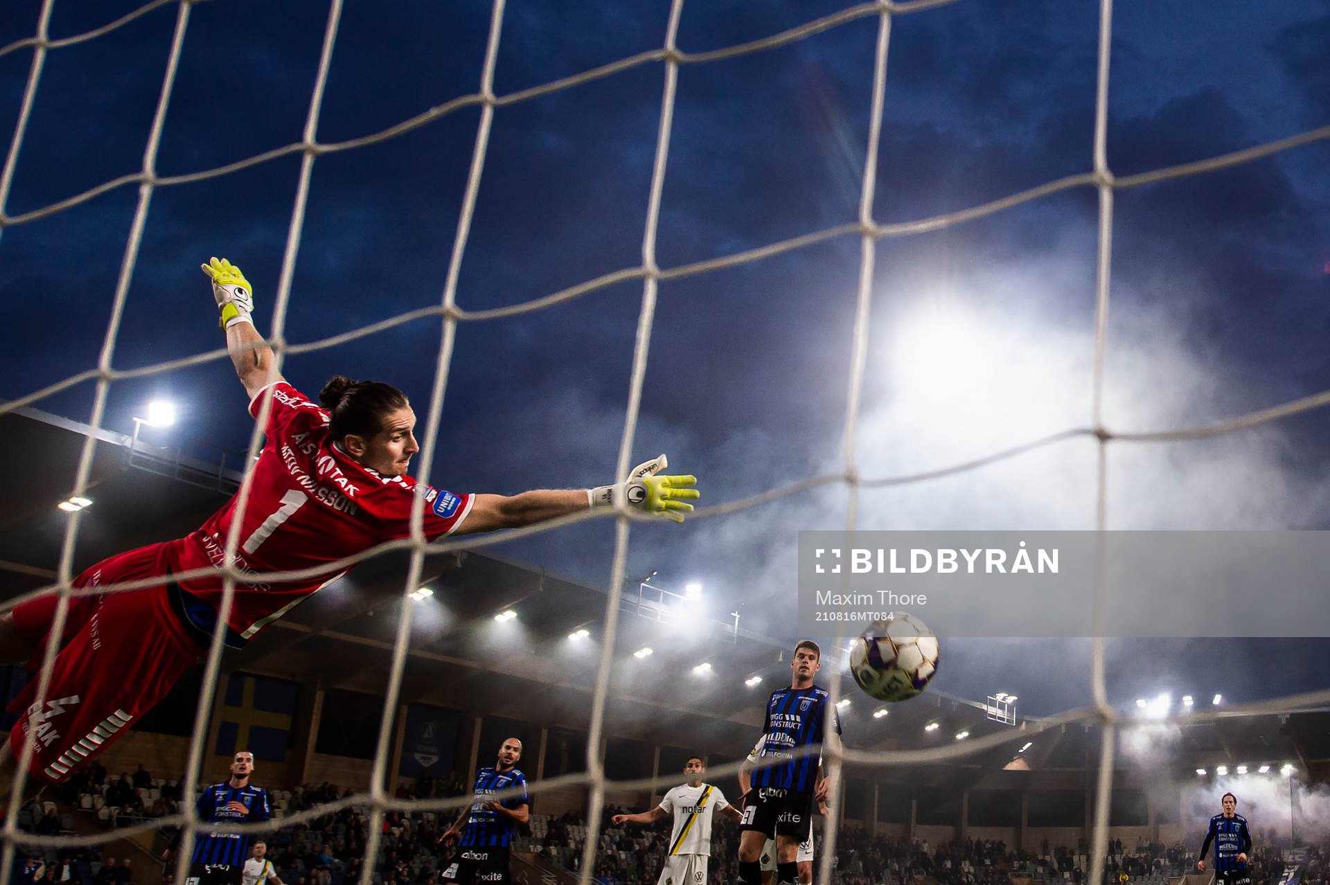 s Bojan Radulovic (ej i bild) gör 0-1 bakom Sirius
