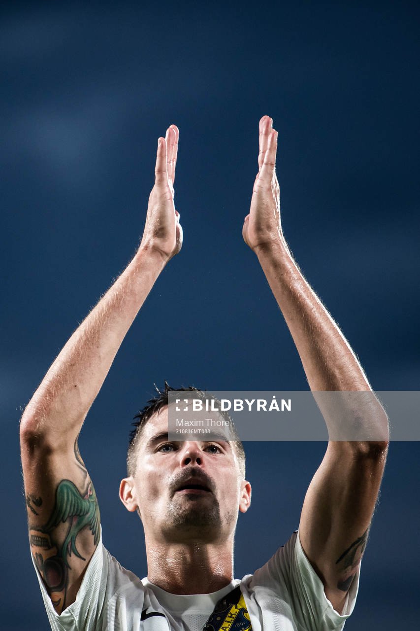 s Mikael Lustig jublar