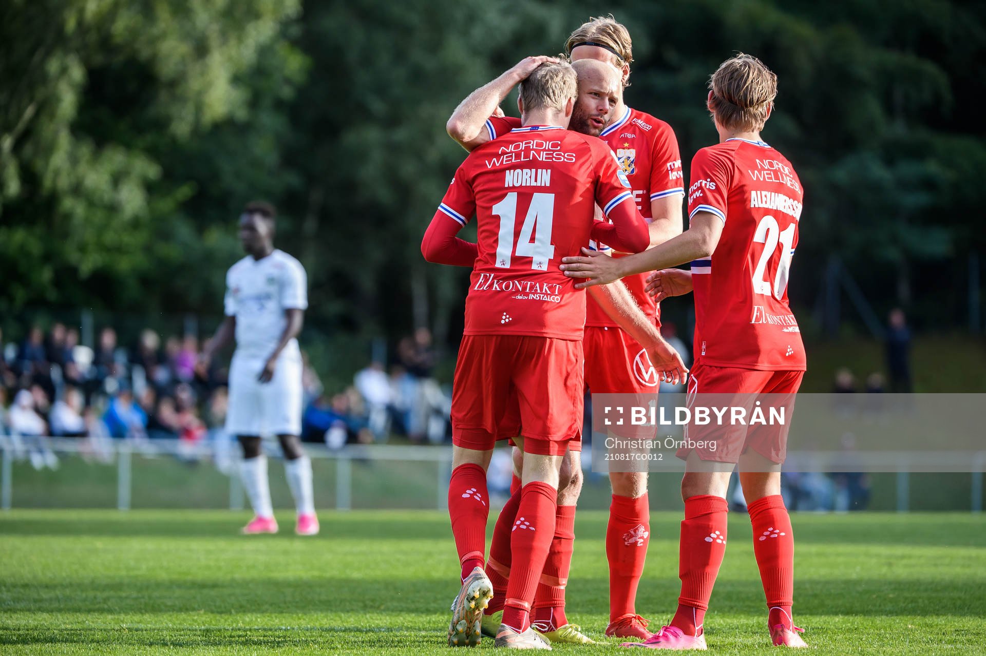 IFK Göteborgs Gustaf Norlin jublar med lagkamrater