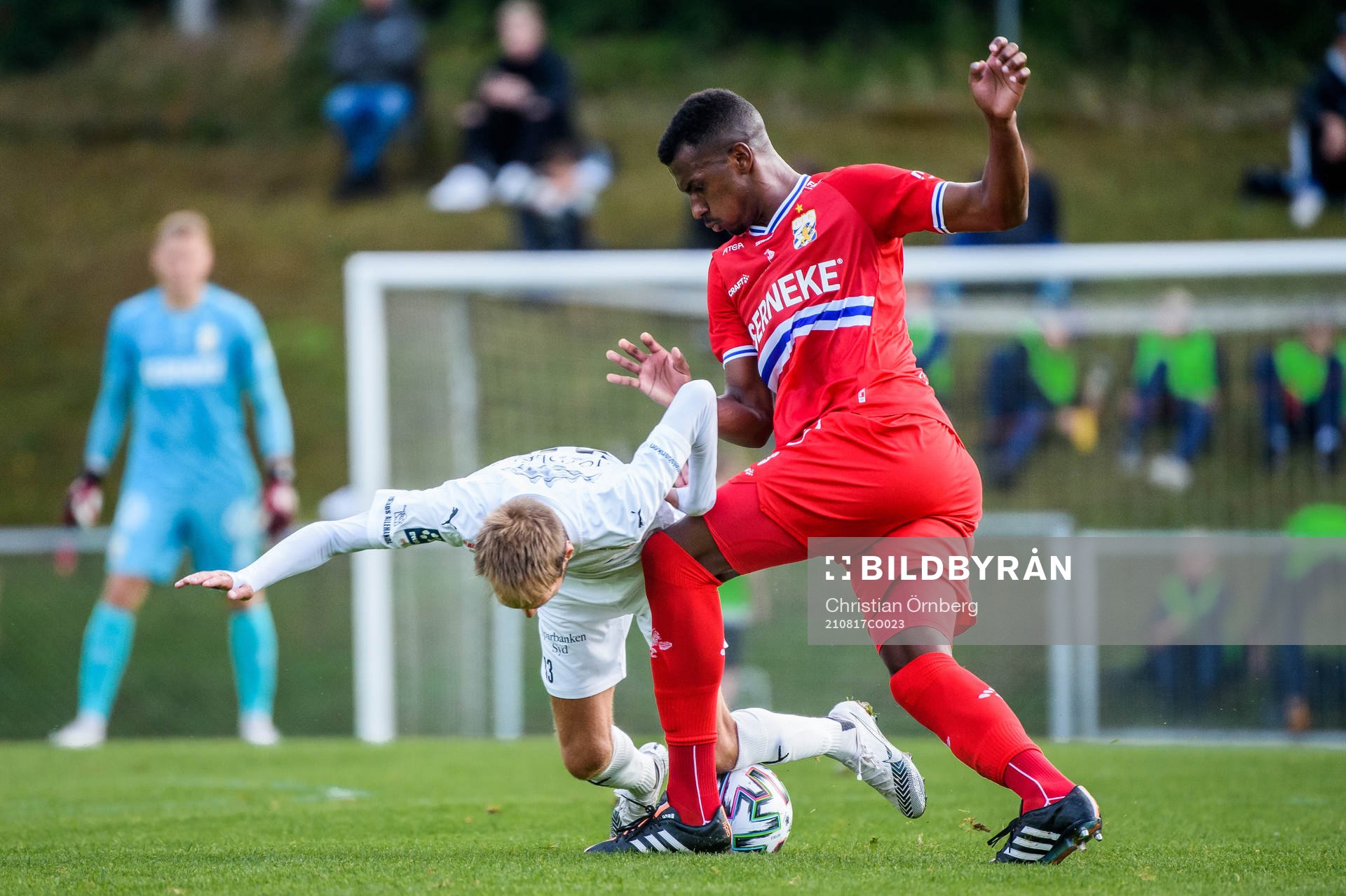 Österlens Zoran Jovanovic och IFK Göteborgs Bernardo Vilar