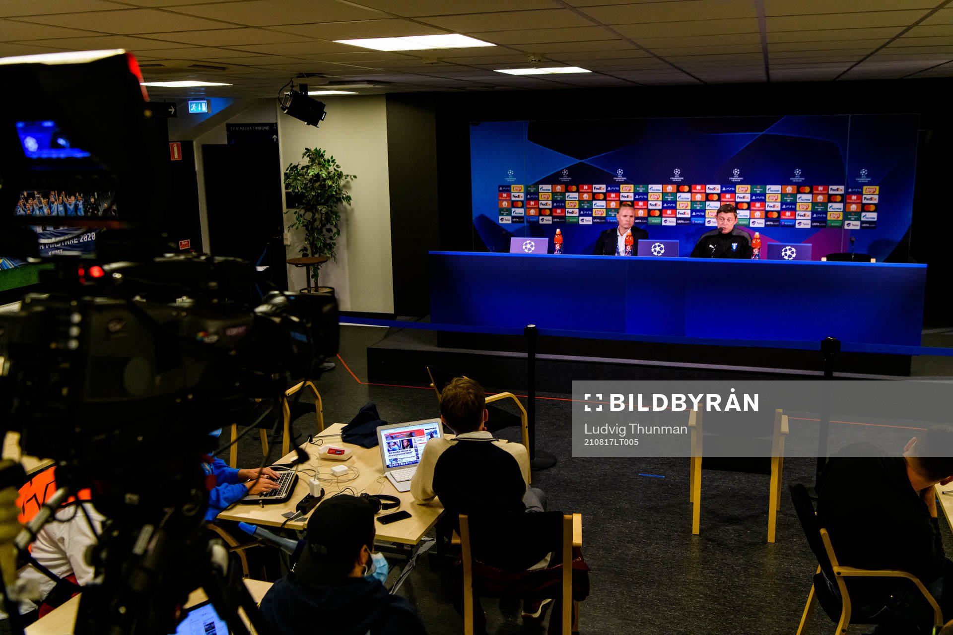 Hjalmar Tell, press officer and Jon Dahl Tomasson, head