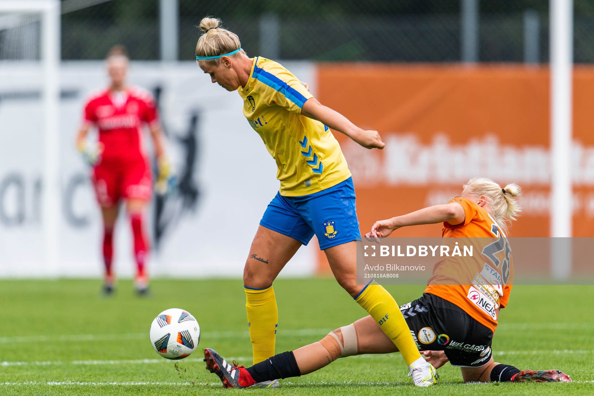 Barbara Sol Gisladottir of Bröndby and Eveliina Summanen