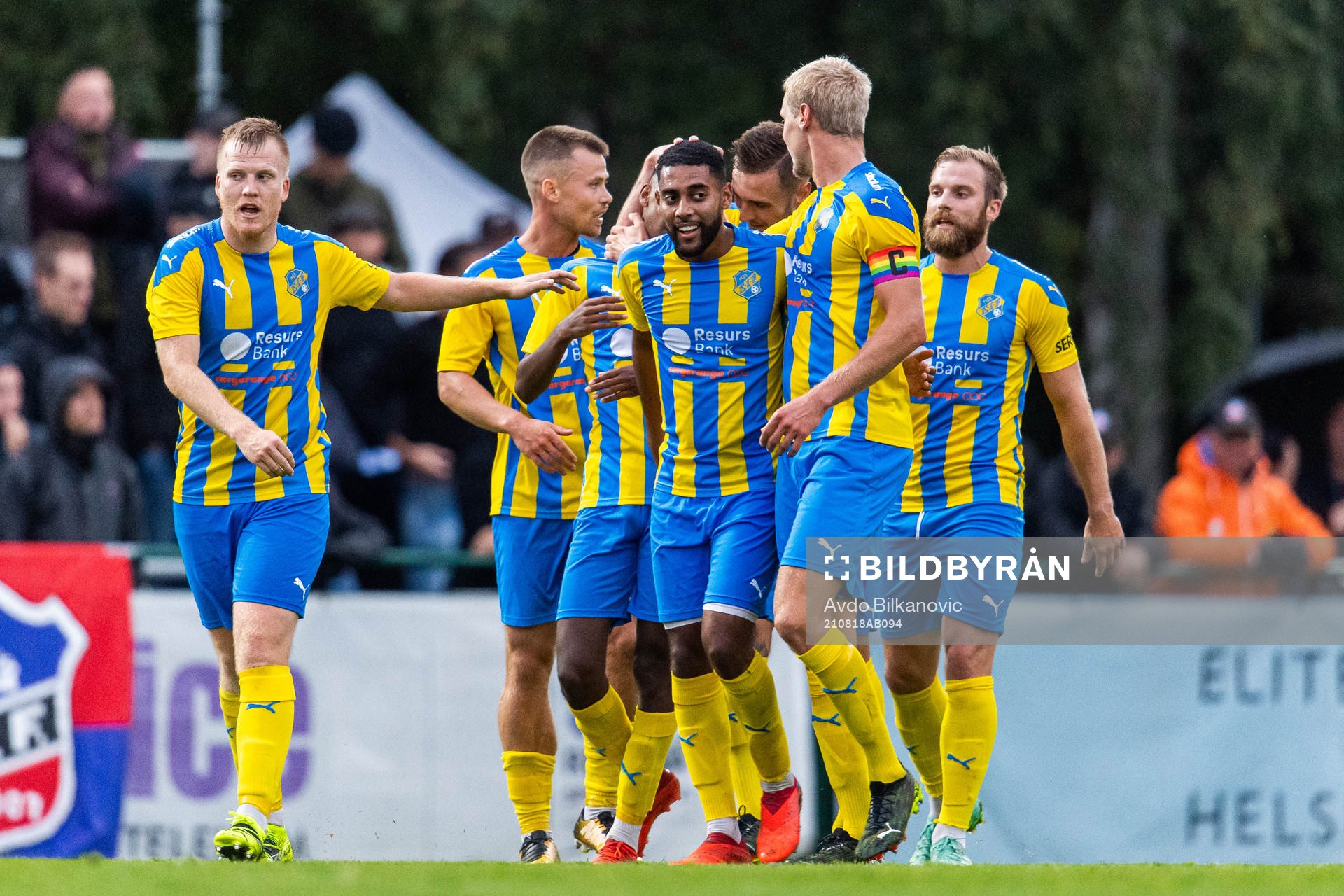 Eskilsminnes Josef Getachew jublar med lagkamrater