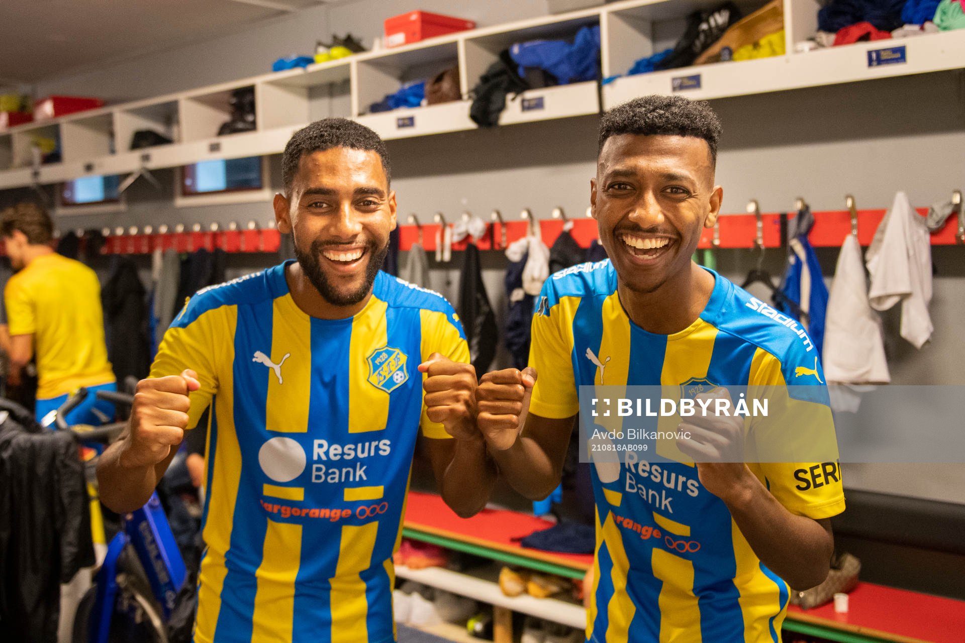 Eskilsminnes Yonathan Getachew och Josef Getachew jublar efter slutsignalen under fotbollsmatchen i Svenska Cupen mellan Eskilsminne och Helsingborg den 18 augusti 2021 i Helsingborg.