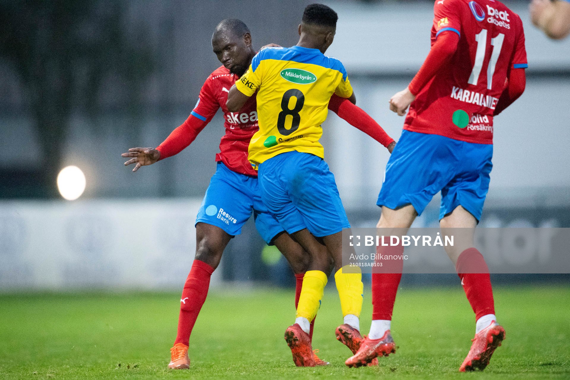 Eskilsminnes Josef Getachew stoppas utan boll av