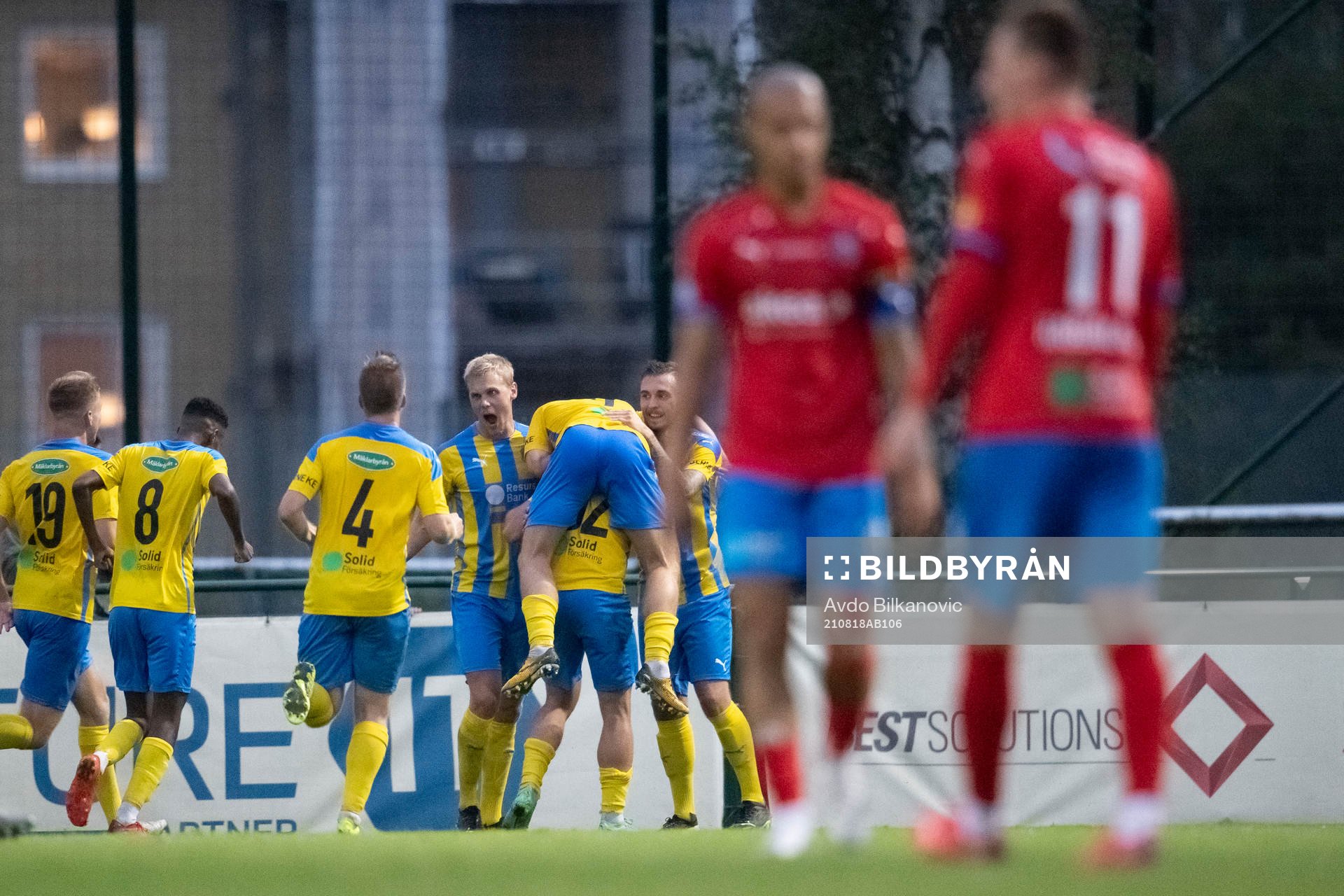 Eskilsminnes Emil Åberg jublar