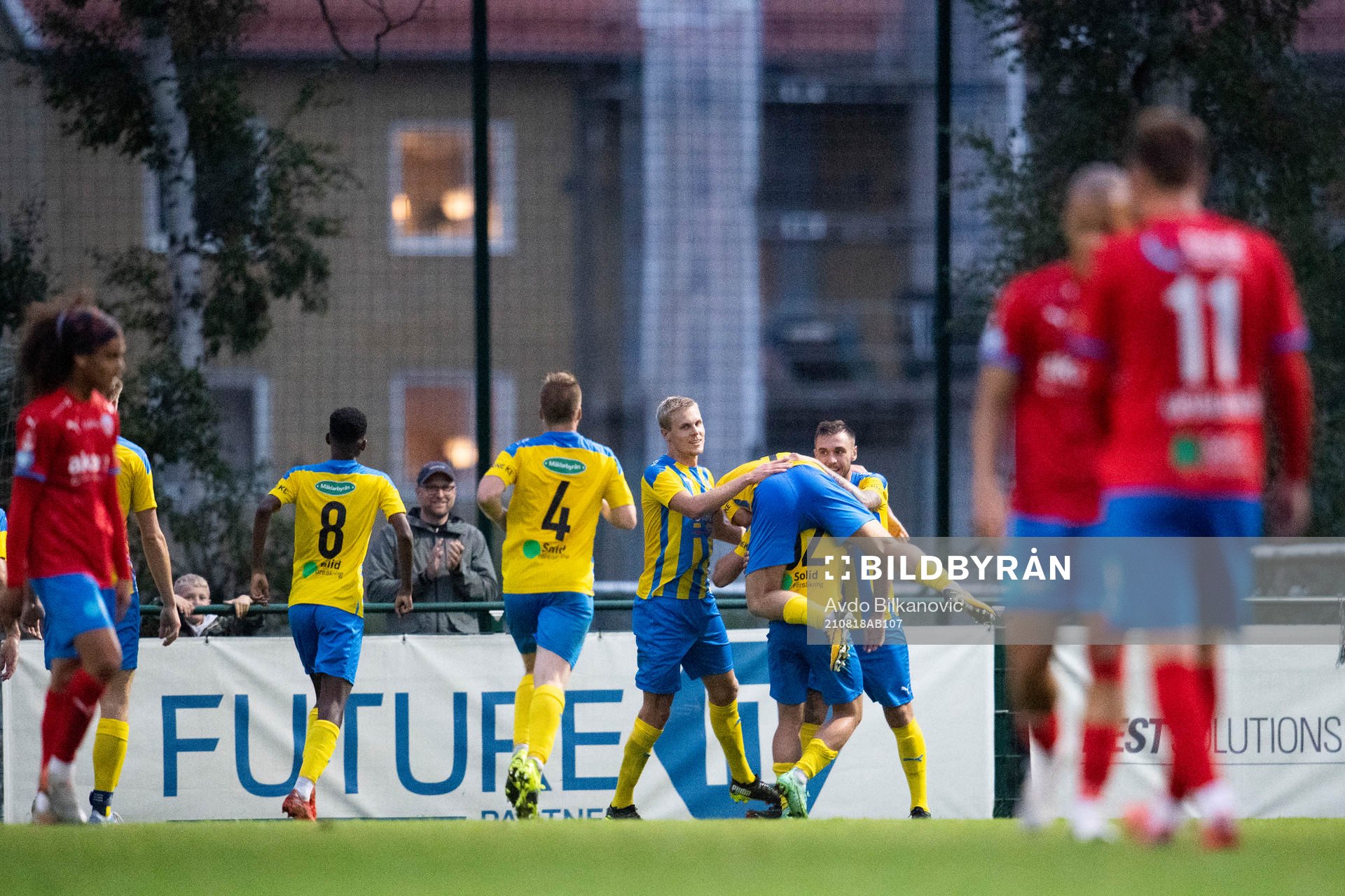 Eskilsminnes Emil Åberg jublar