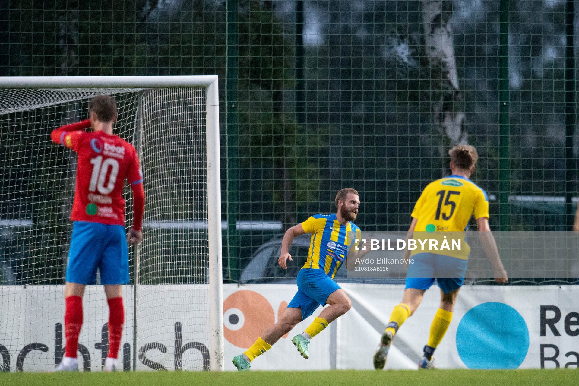 Eskilsminnes Emil Åberg jublar under fotbollsmatchen i Svenska Cupen mellan Eskilsminne och Helsingborg den 18 augusti 2021 i Helsingborg.