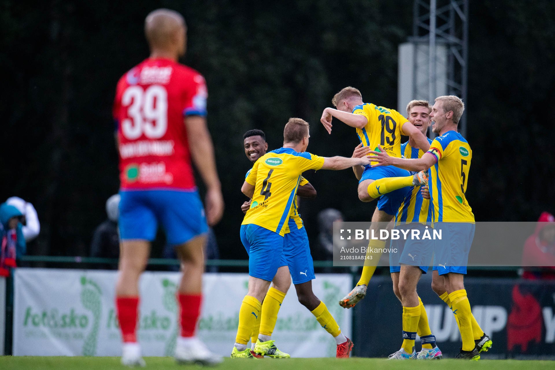 Eskilsminnes Josef Getachew jublar medan Helsingborgs