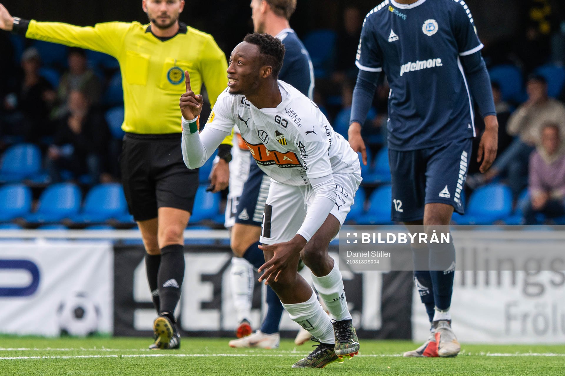Häckens Benie Adama Traore jublar