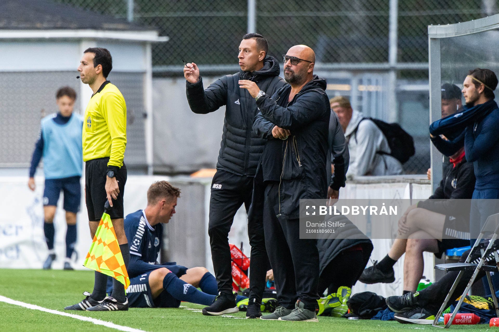 Utsiktens Martin Smedberg Dalence och manager Bosko Orovic under fotbollsmatchen i Svenska Cupen mellan Utsikten och Häcken den 18 augusti 2021 i Göteborg.