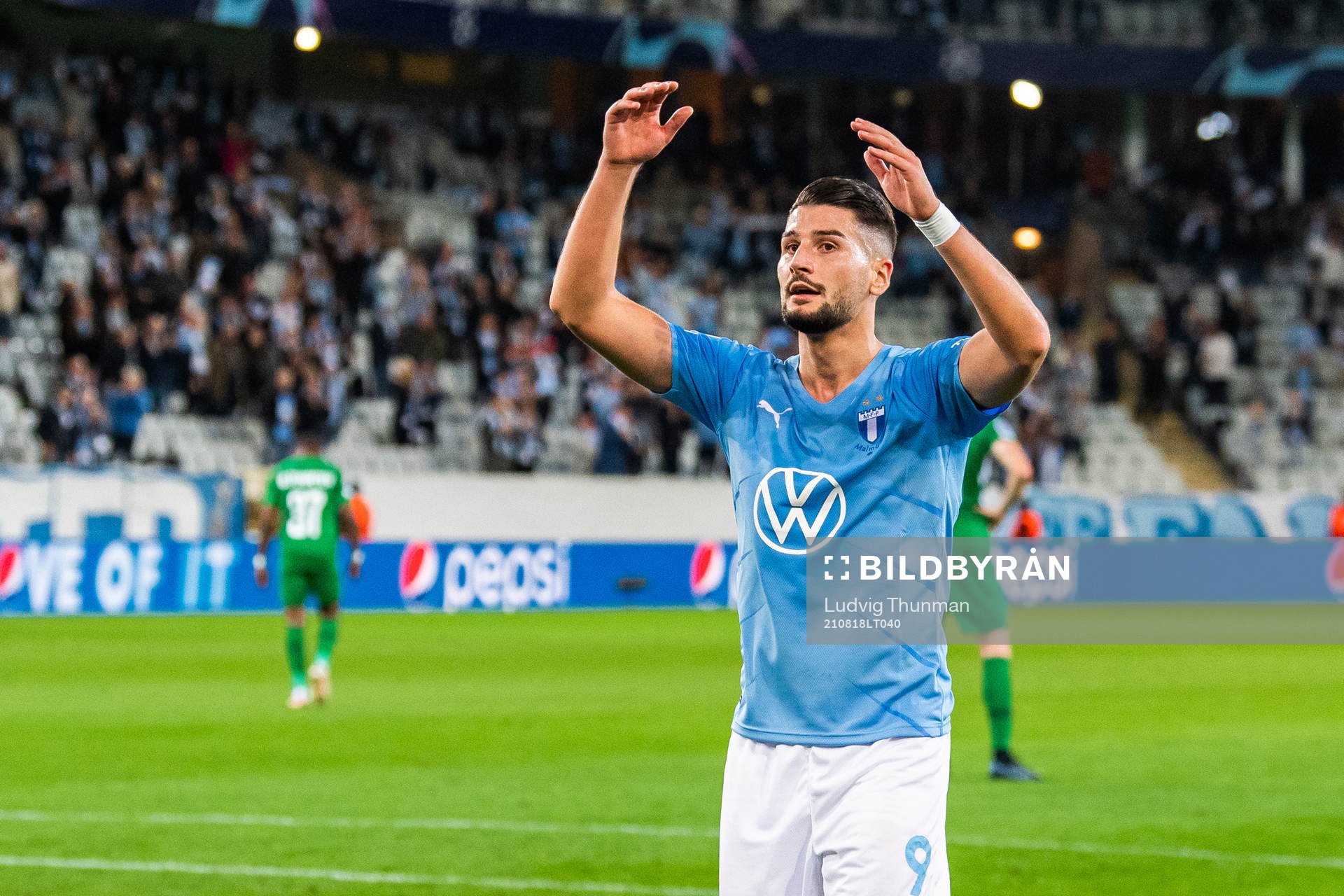 Antonio Colak of Malmö FF celebrates