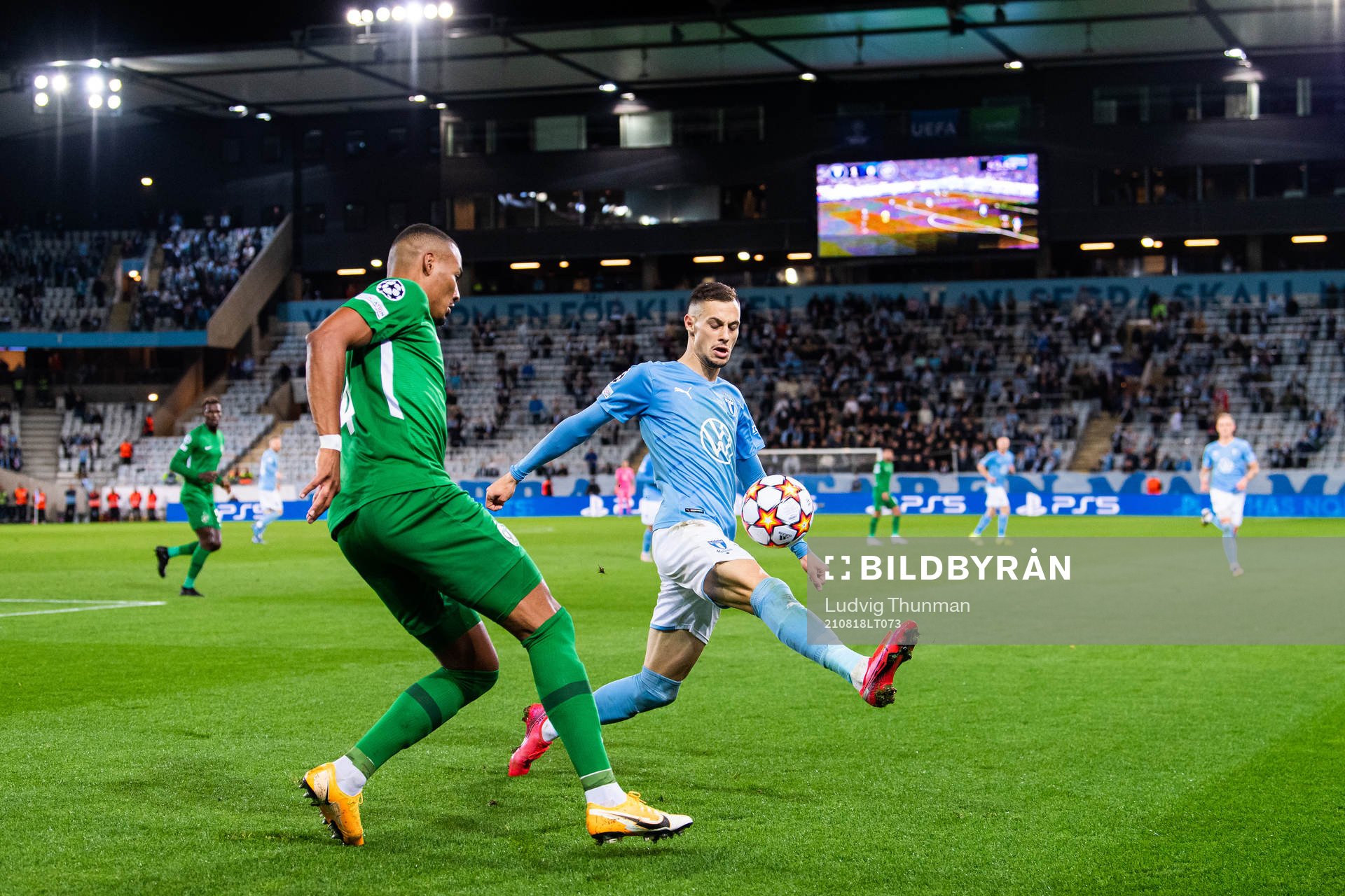 Cicinho of Ludogorets and Veljko Birmancevic of Malmö FF