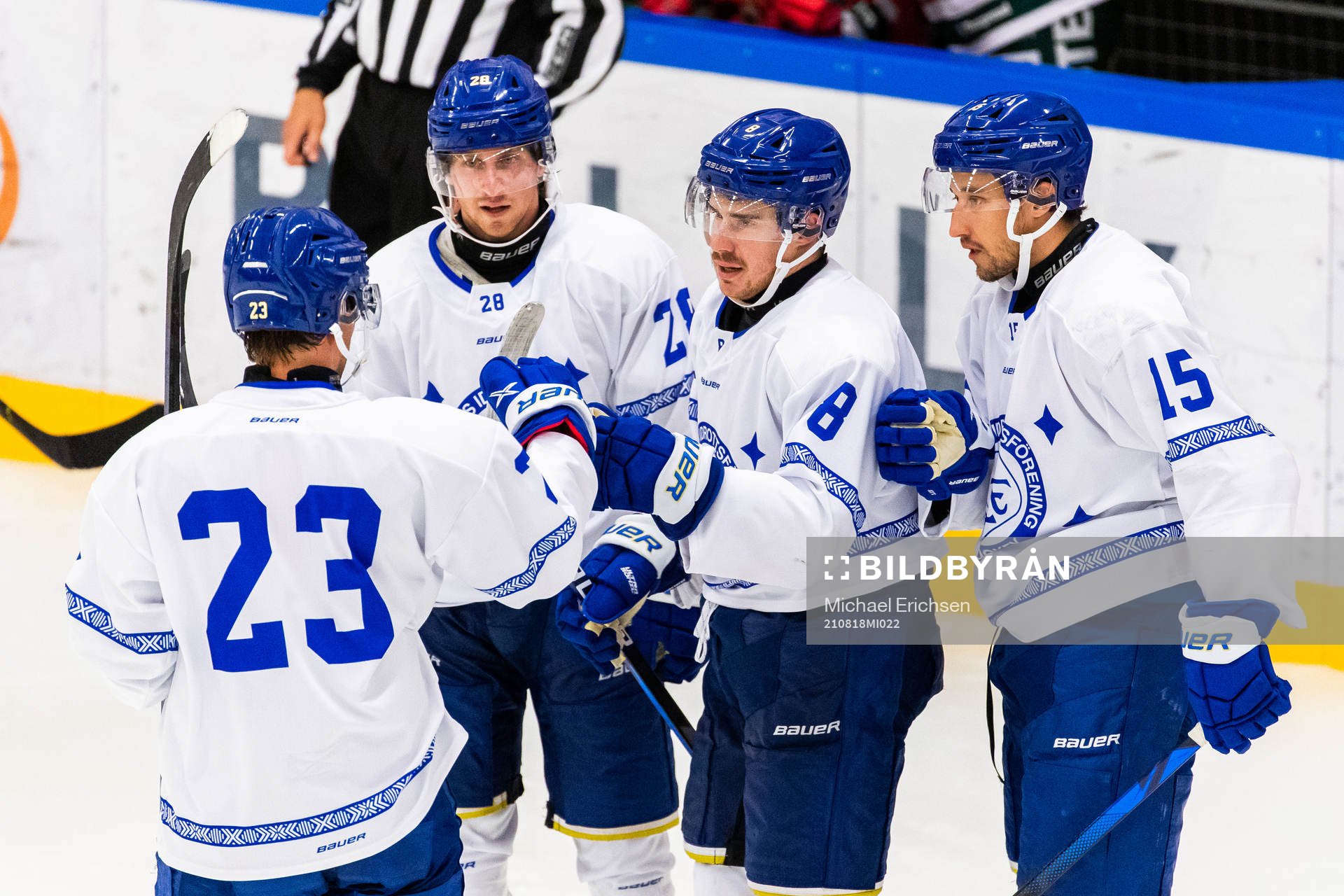 Leksands Matt Caito (mitten) jublar med Carter Camper  och