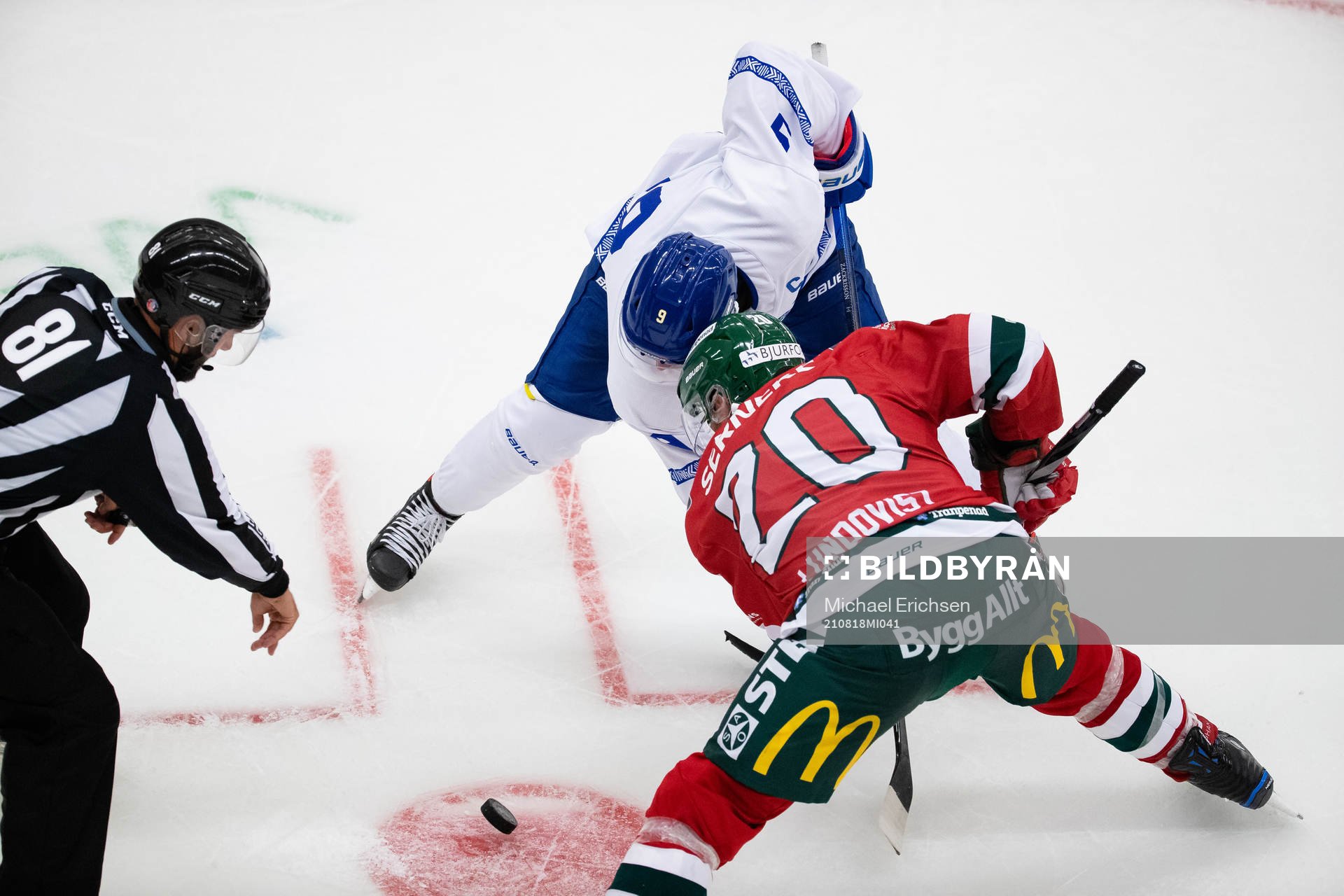 Leksands Patrik Zackrisson tekar mot Frölundas Joel