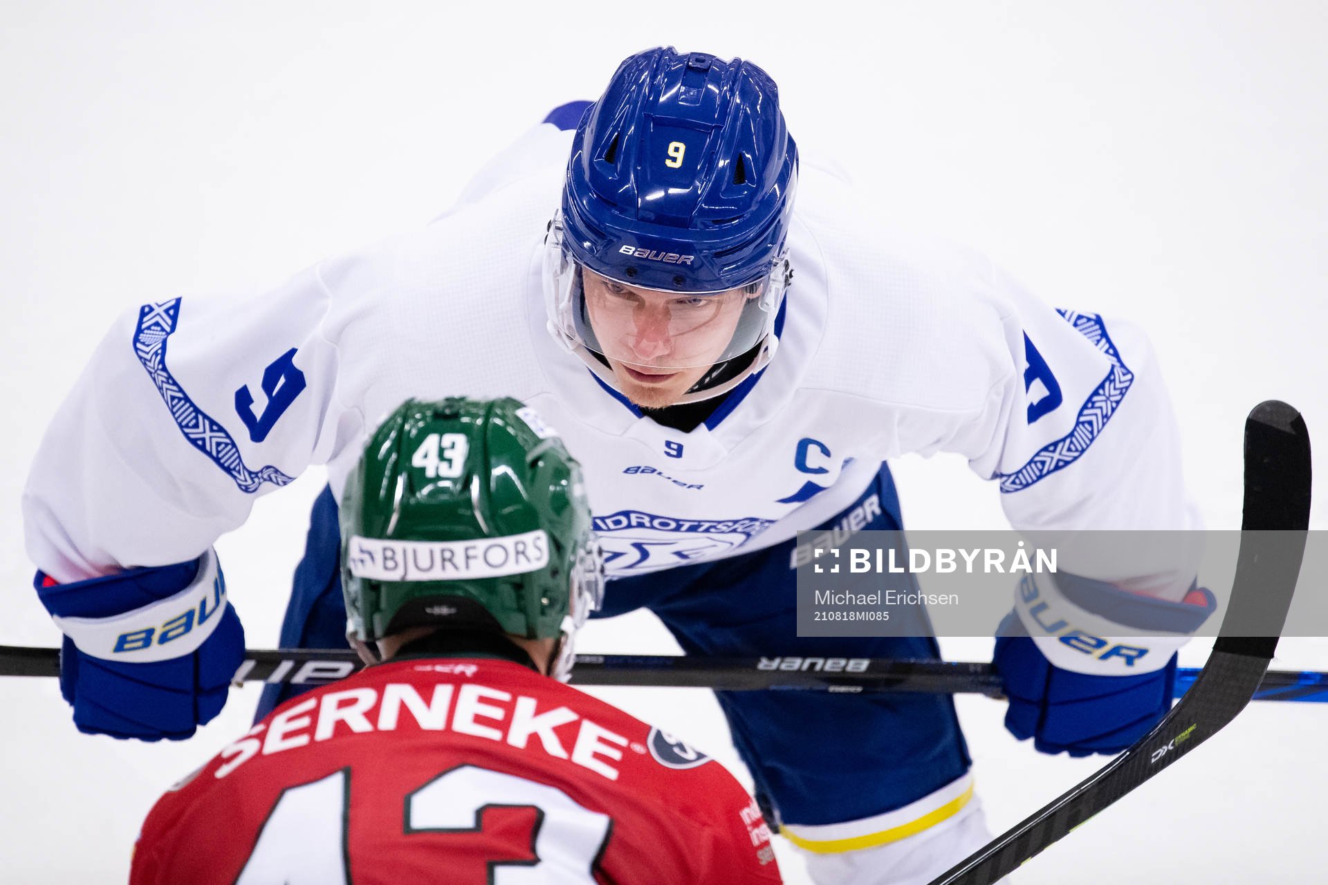 Leksands Patrik Zackrisson tekar mot Frölundas Michael