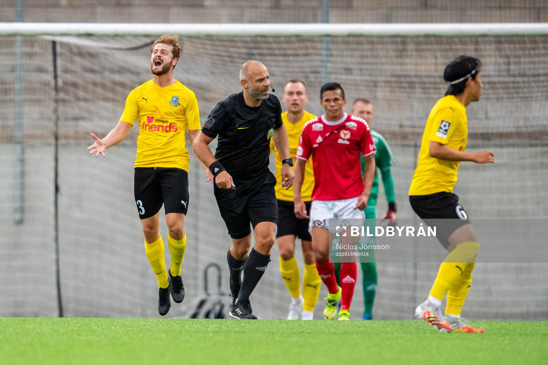 Lunds Rebin Asaad reagerar på ett domslut under fotbollsmatchen i Svenska Cupen mellan Lunds BK och Kalmar den 18 augusti 2021 i Lund. 