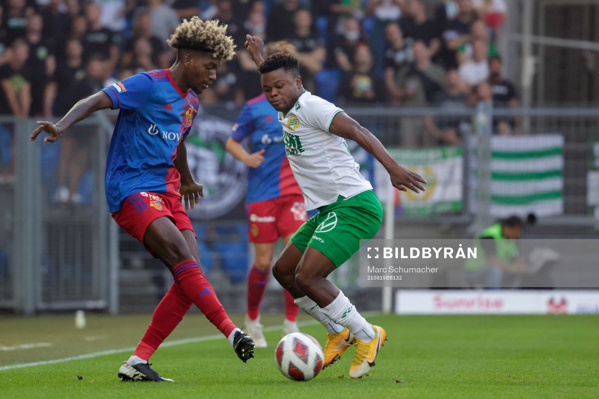 Andy Pelmard of Basel and Akinkunmi Amoo of Hammarby