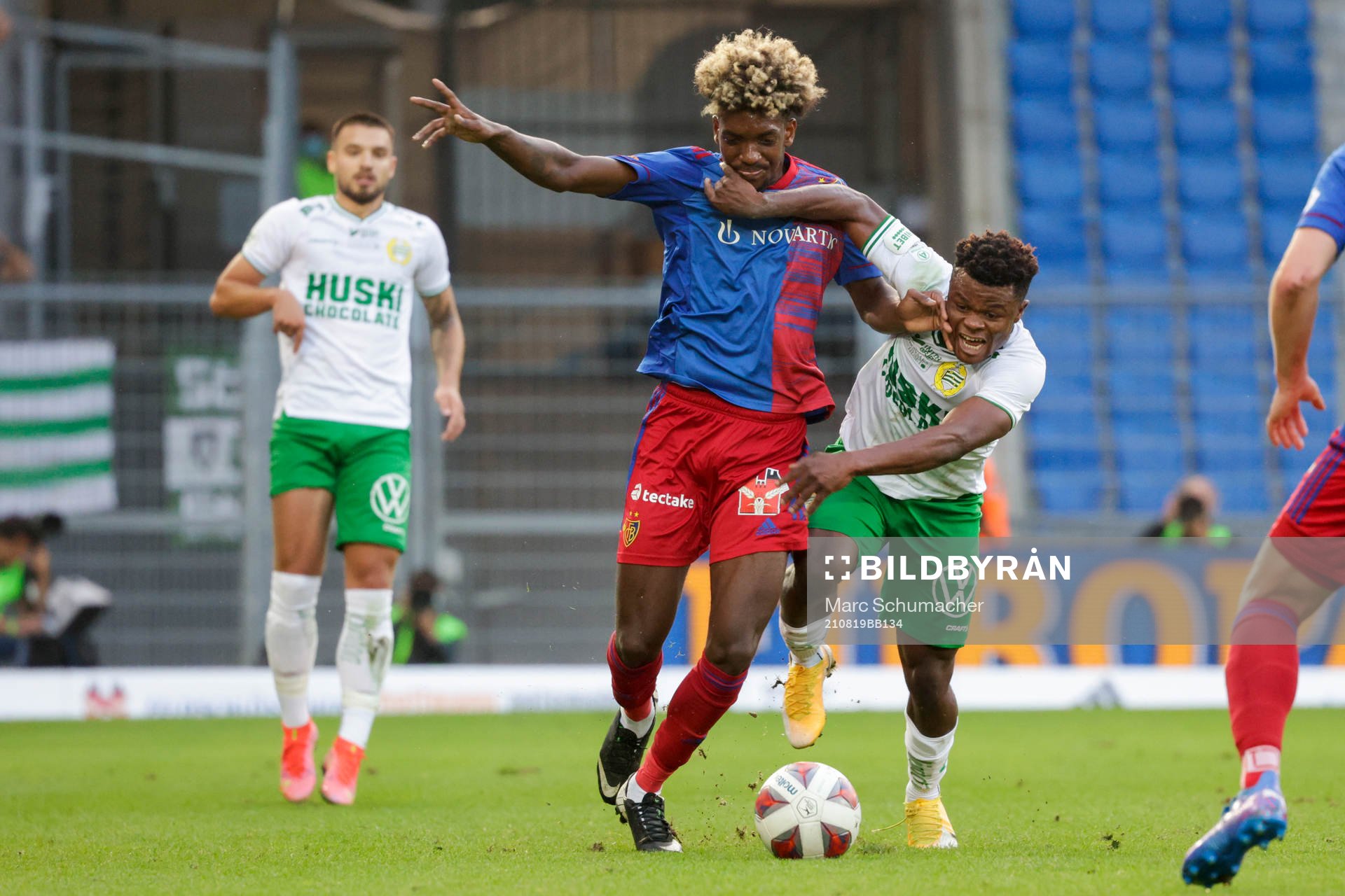 Andy Pelmard of Basel and Akinkunmi Amoo of Hammarby