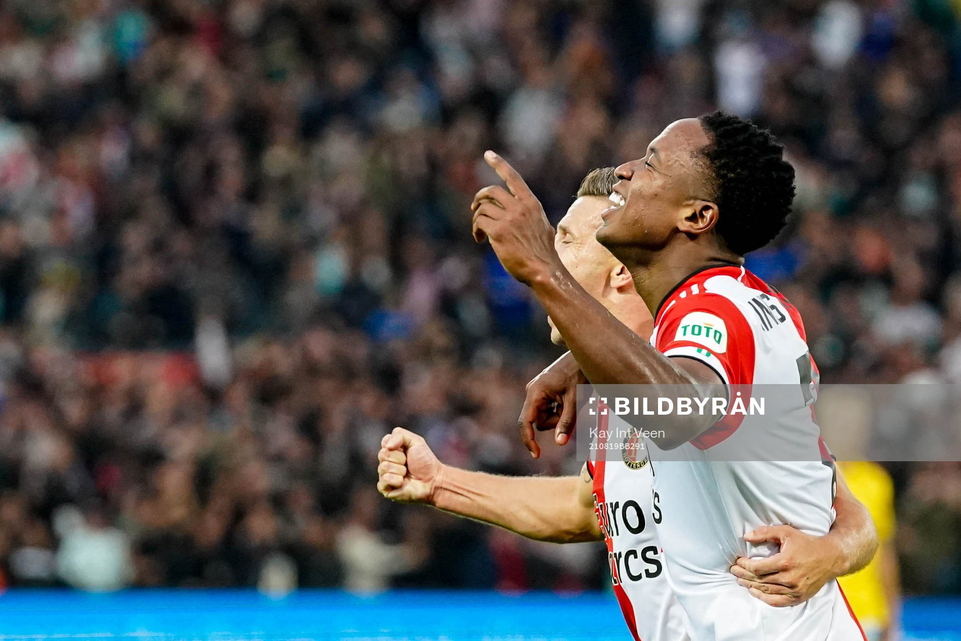 Luis Sinisterra of Feyenoord celebrates