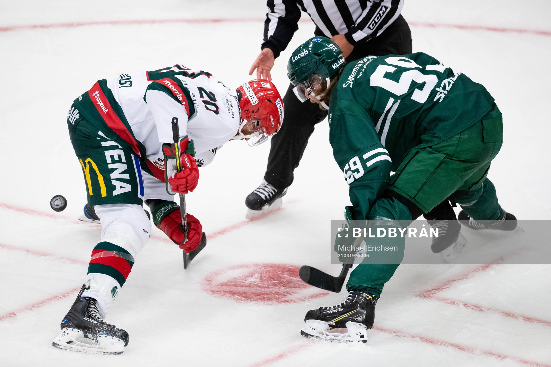 Frölundas Joel Lundqvist tekar mot Färjestads Linus