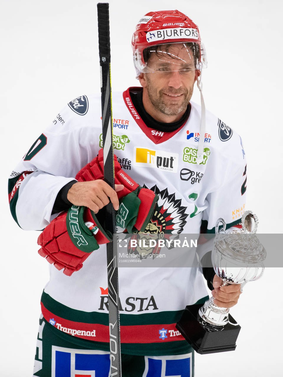Frölundas Joel Lundqvist med pokalen