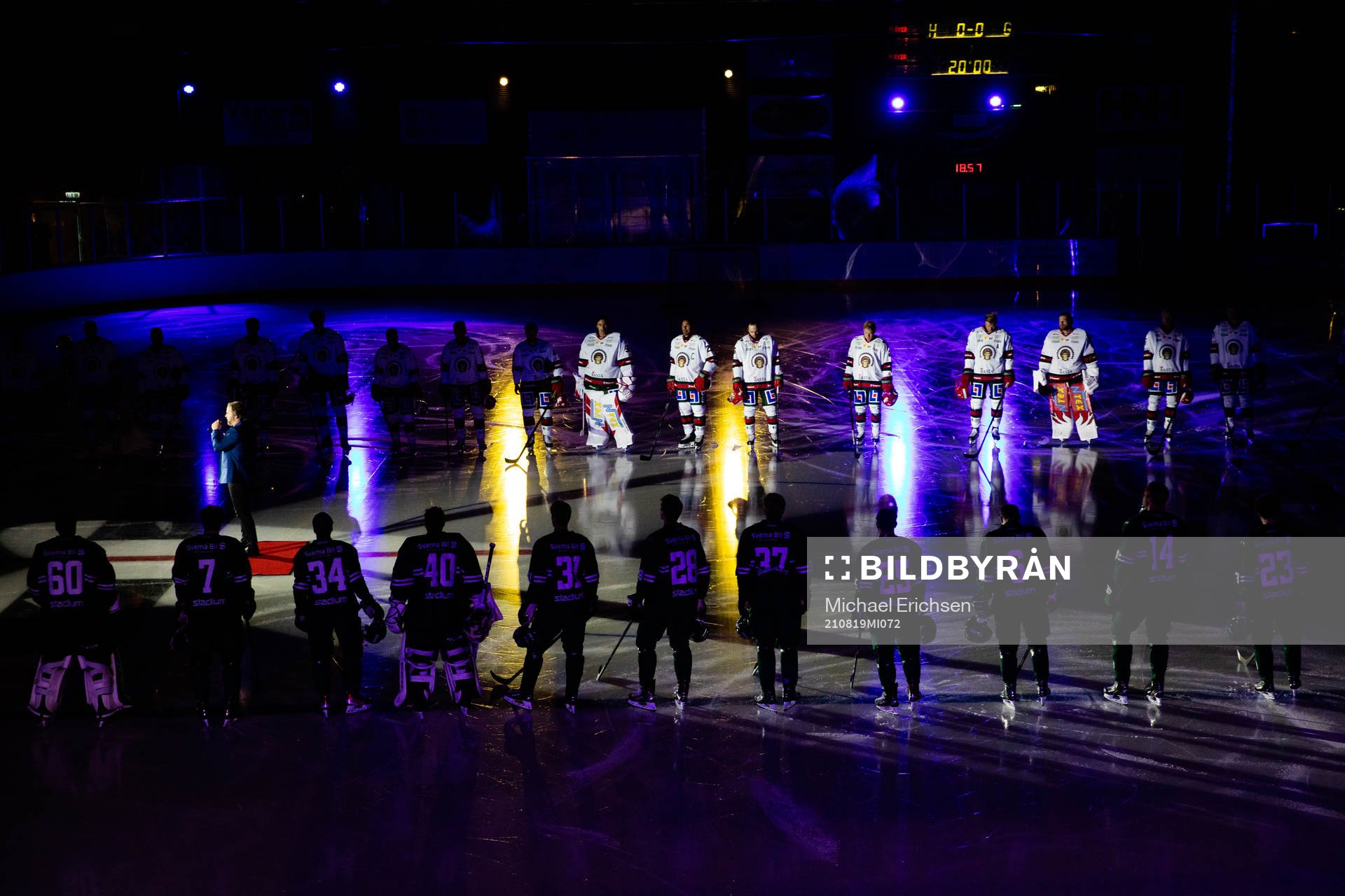 Lagen på line up innan träningsmatchen i ishockey mellan