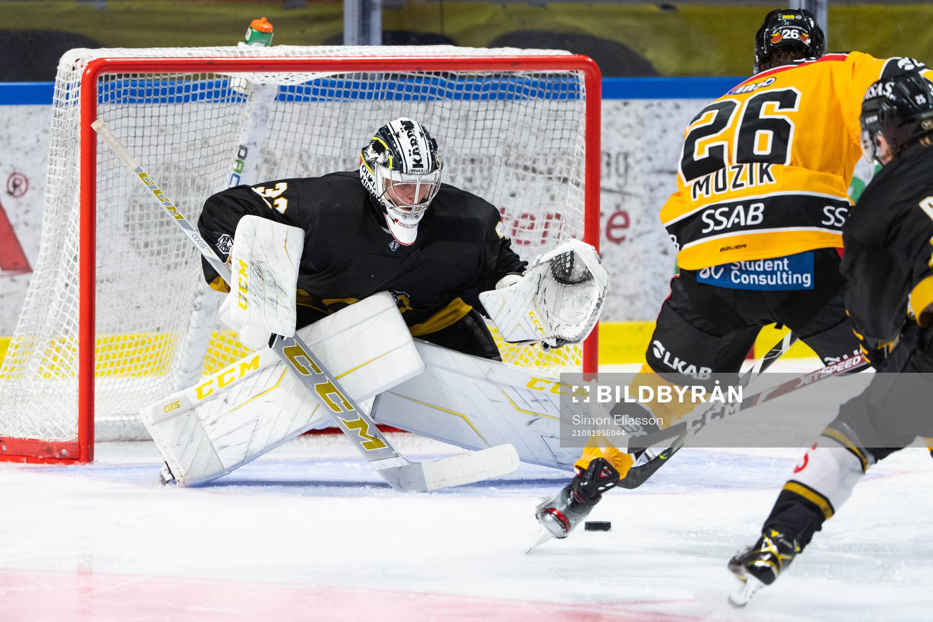 Oulun Kärpäts målvakt Joel Blomqvist och Luleås Radek
