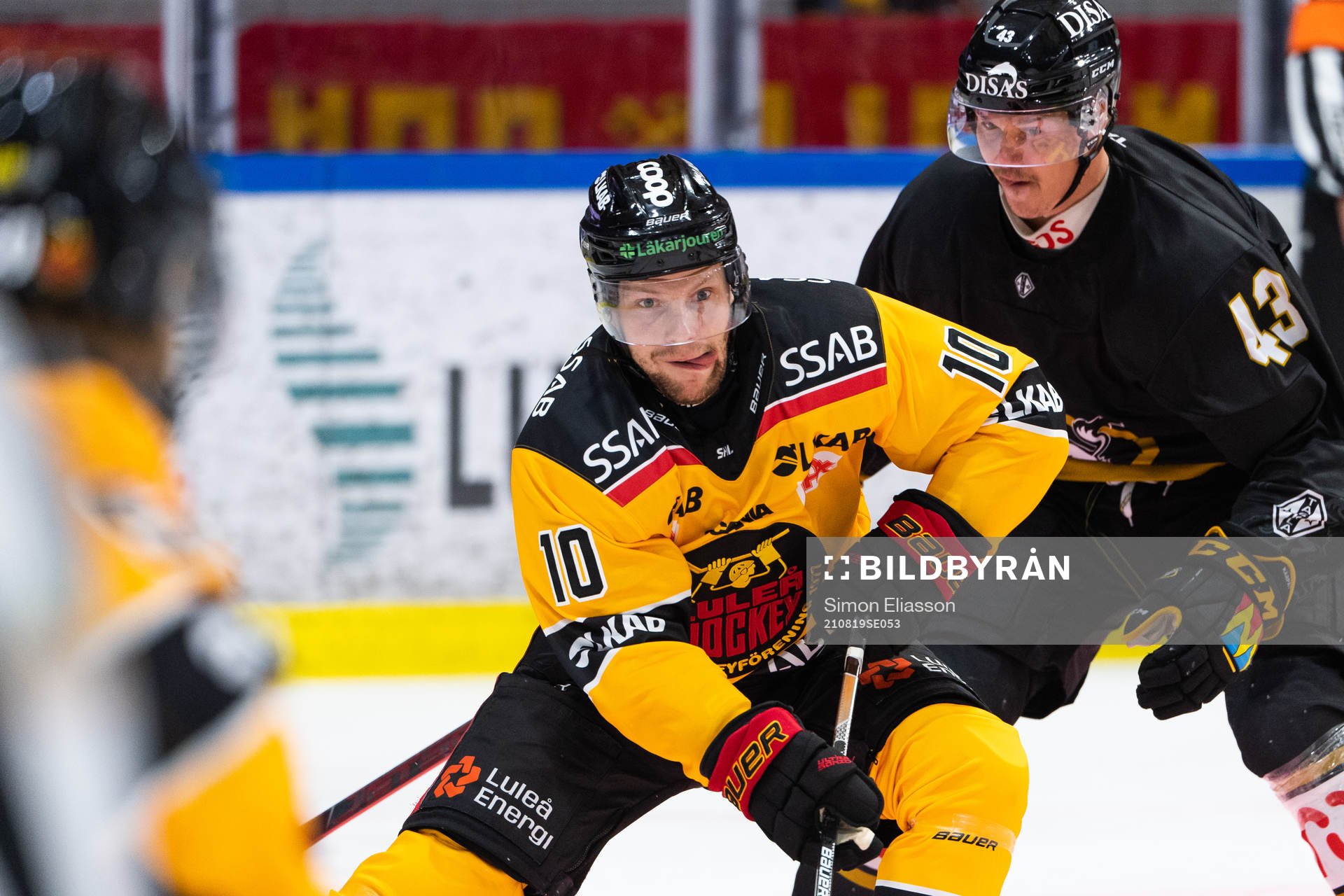 Luleås Einar Emanuelsson underträningsmatchen i ishockey
