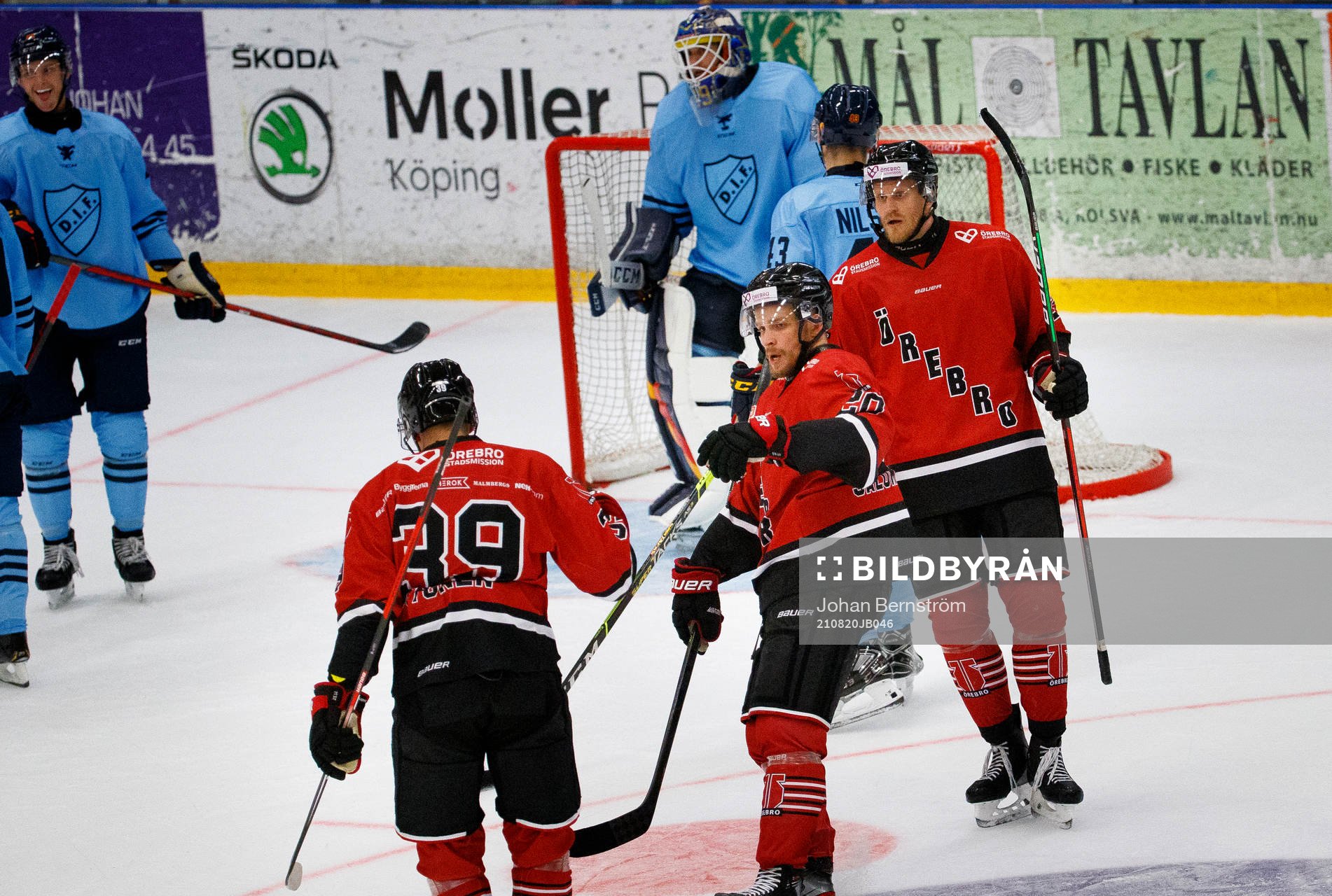 Örebros Joel Mustonen och Miikka Salomäki jublar vid 4-2