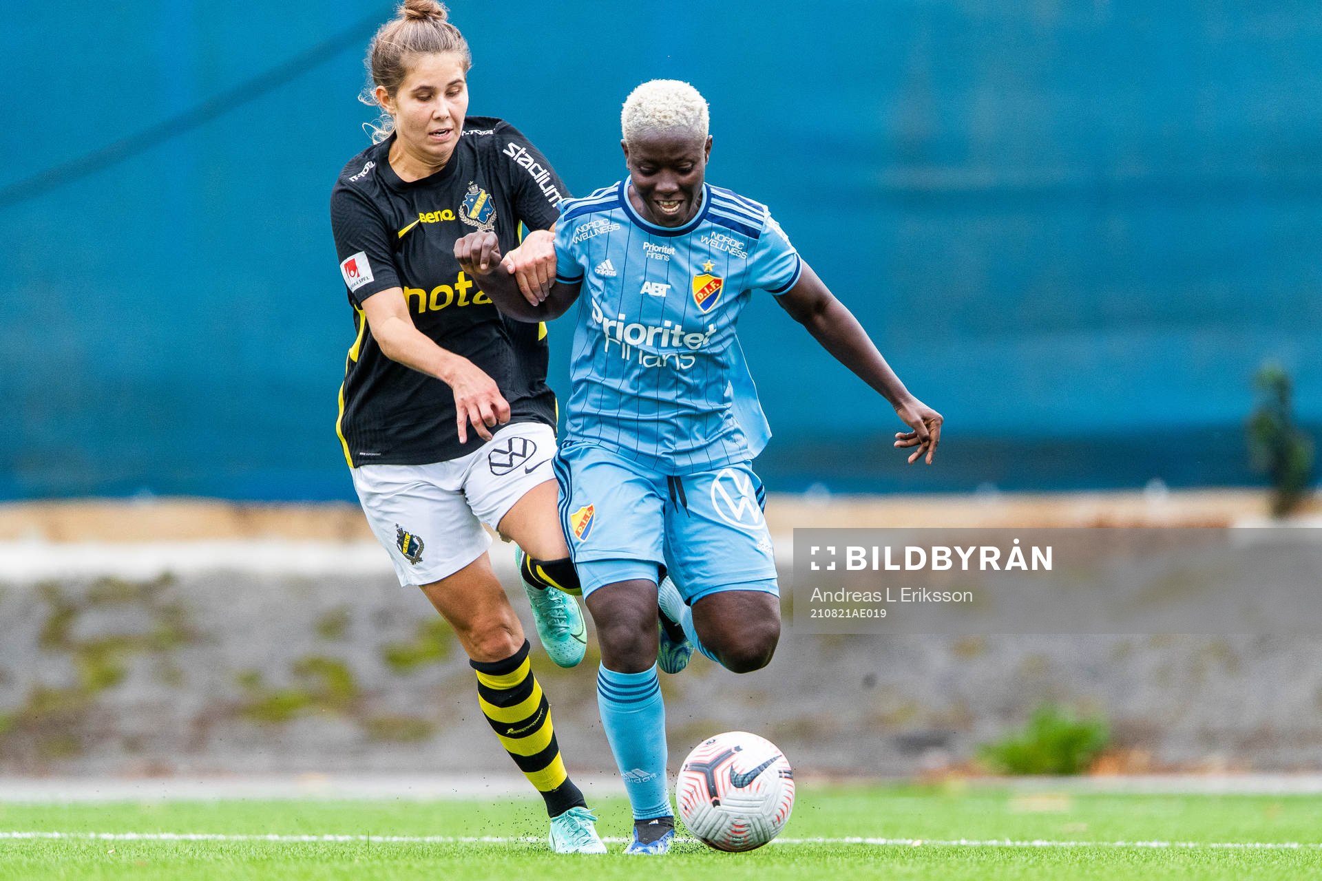 s Julia Olsson Djurgårdens Elizabeth Addo