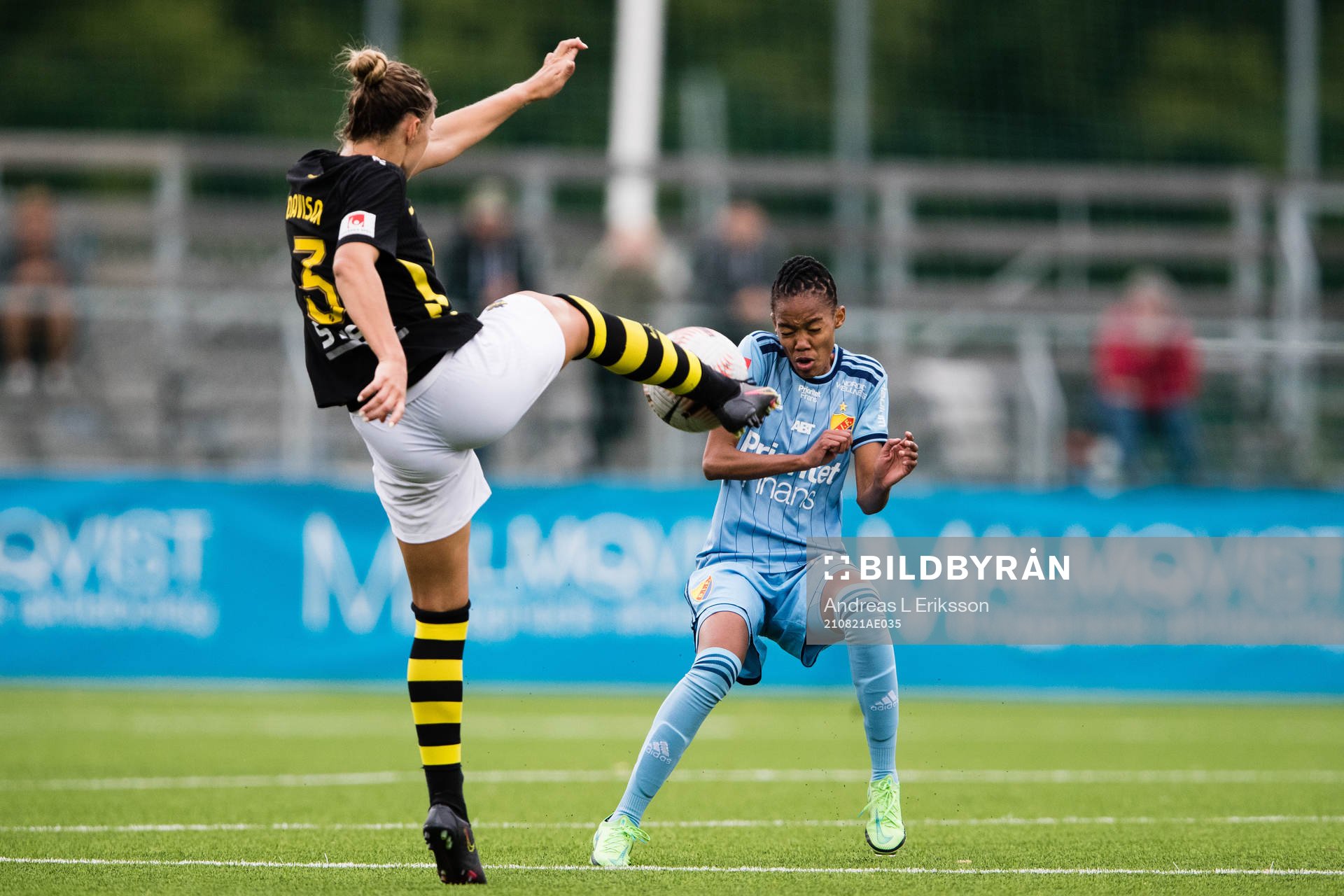 s Hannah Davison och Djurgårdens Linda Maserame Motlhalo