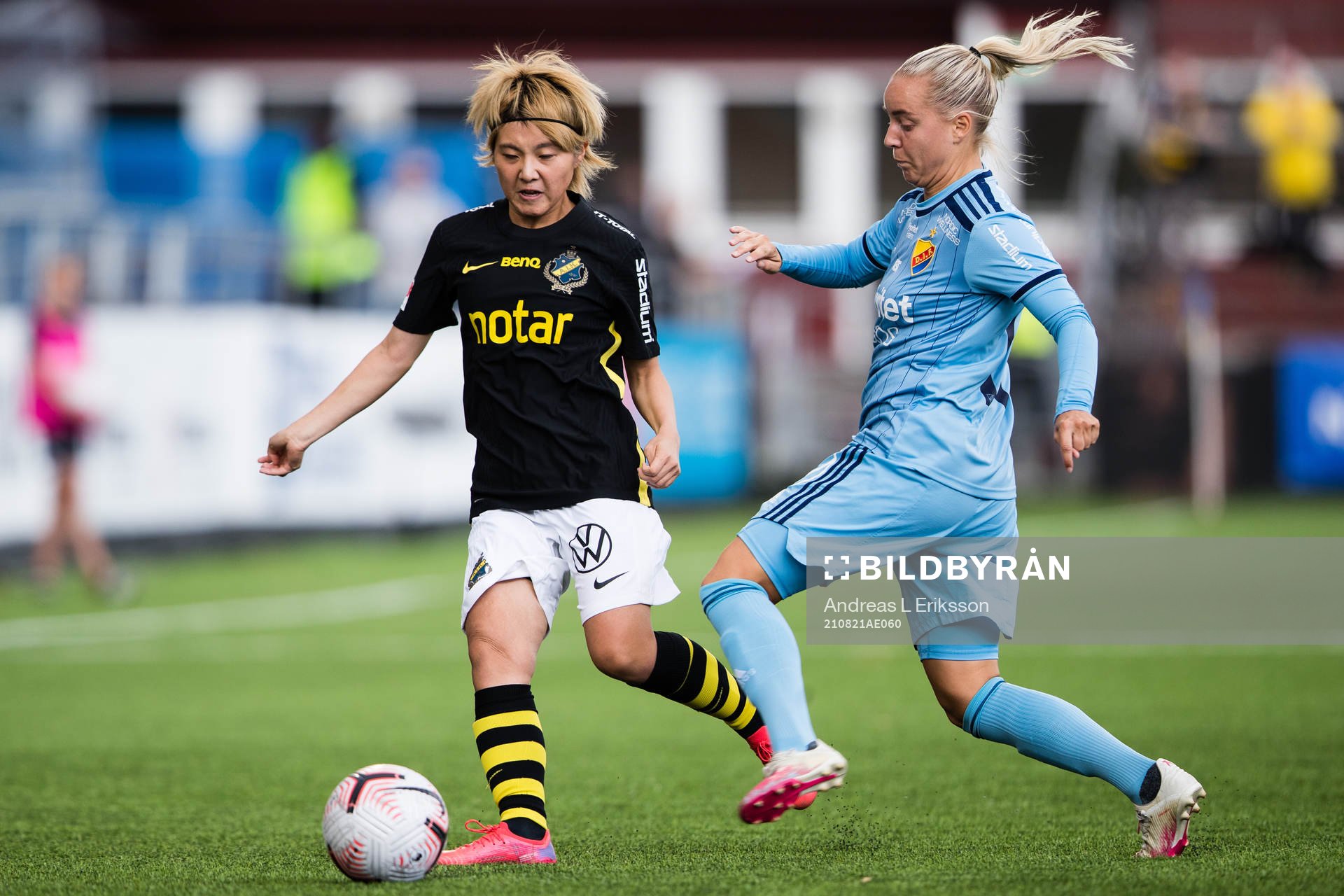 s Honoka Hayashi och Djurgårdens Fanny Lång
