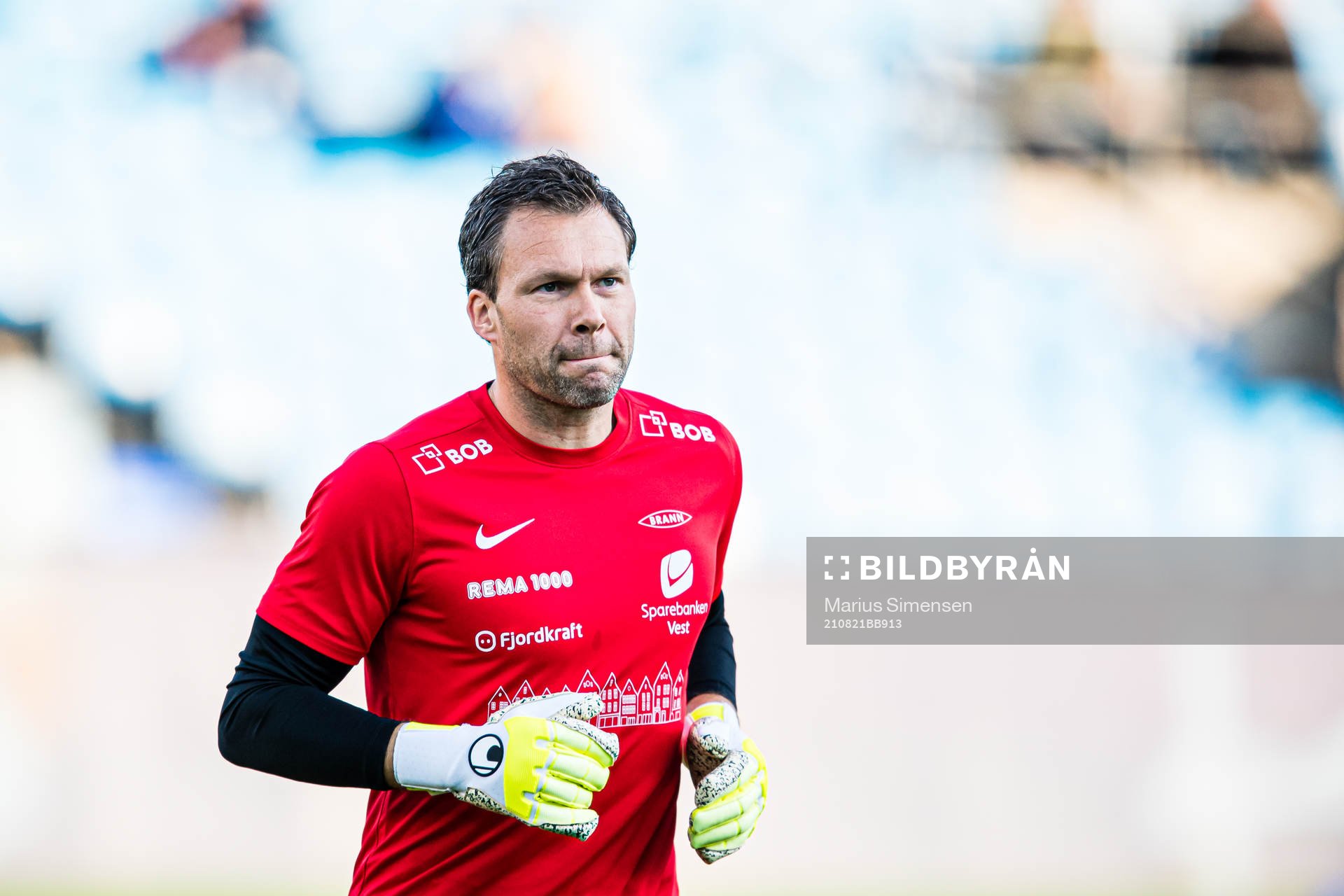 Håkon Eikemo Opdal of Brann warms up