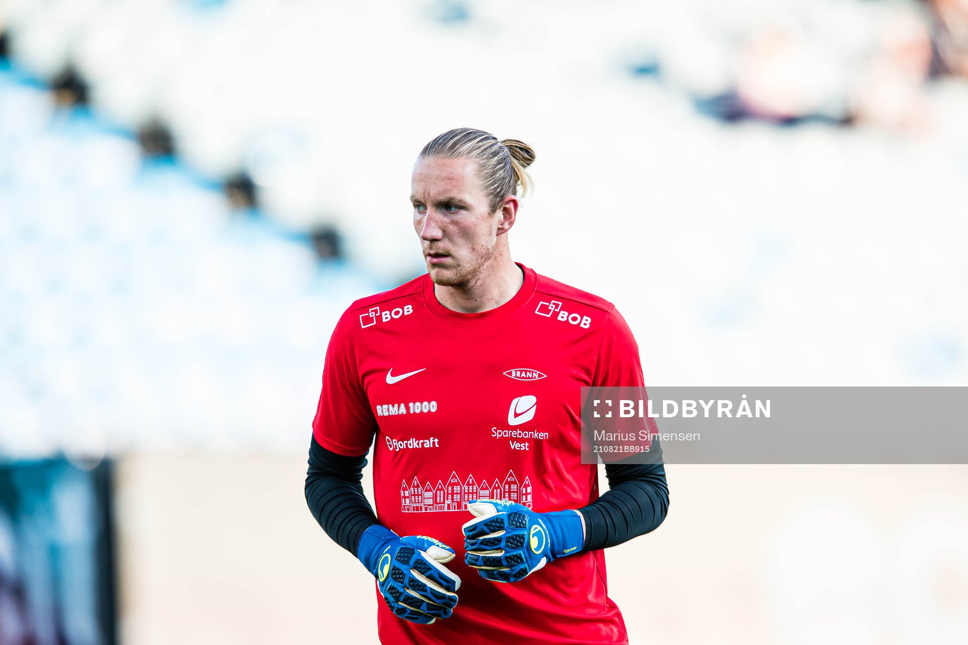 Eirik Holmen Johansen of Brann warms up