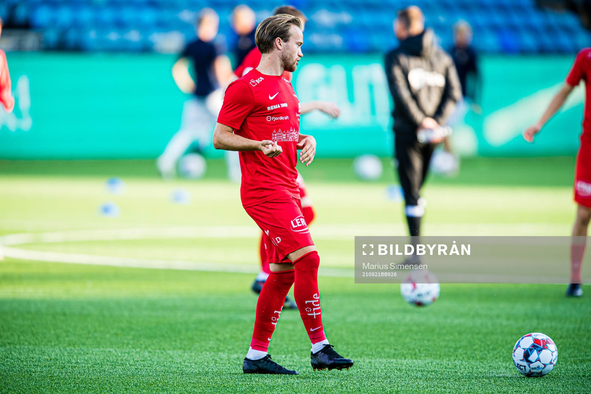 Bård Finne of Brann warms up