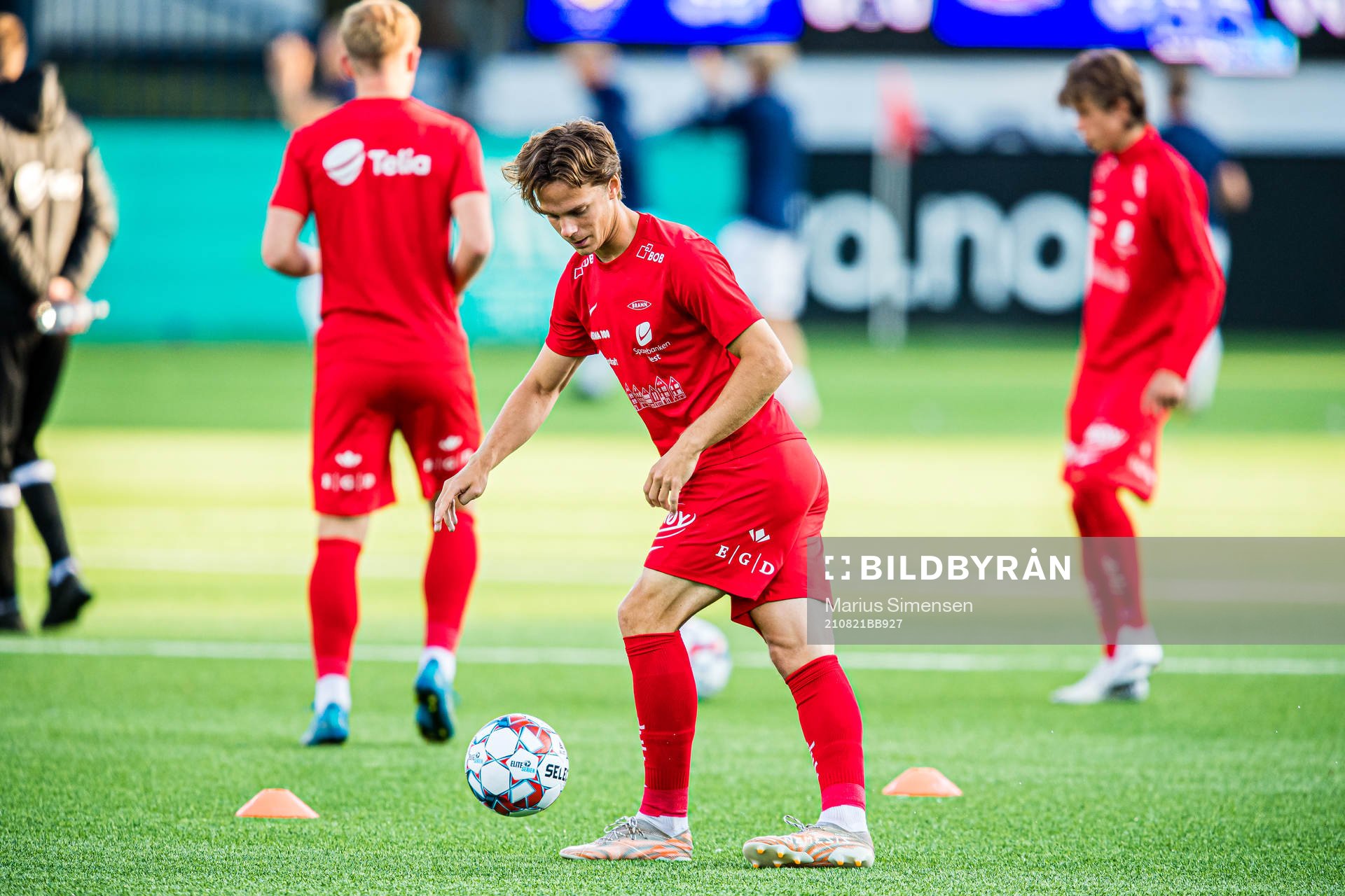 Felix Horn Myhre of Brann warms up