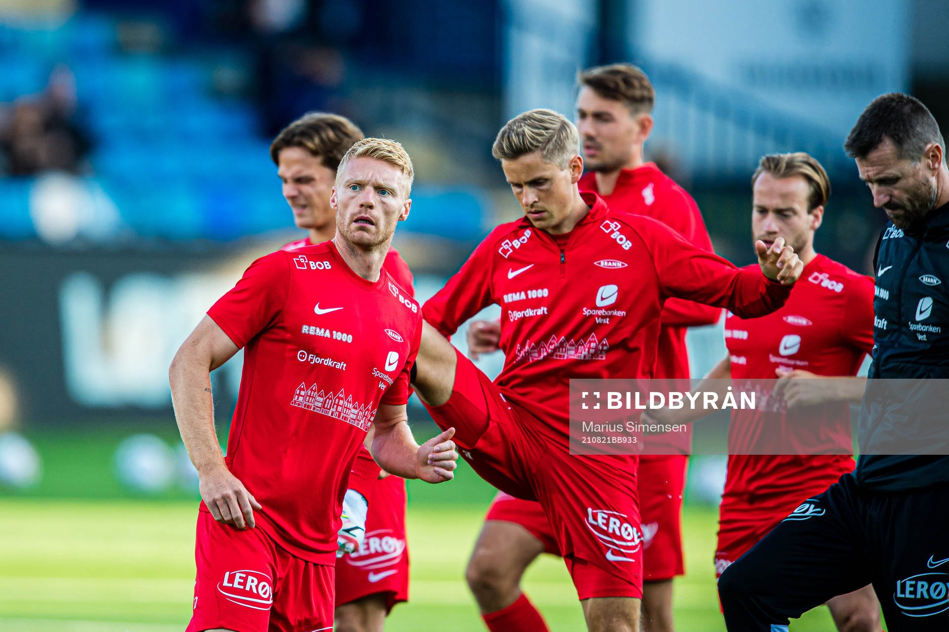 Sivert Heltne Nilsen of Brann warms up