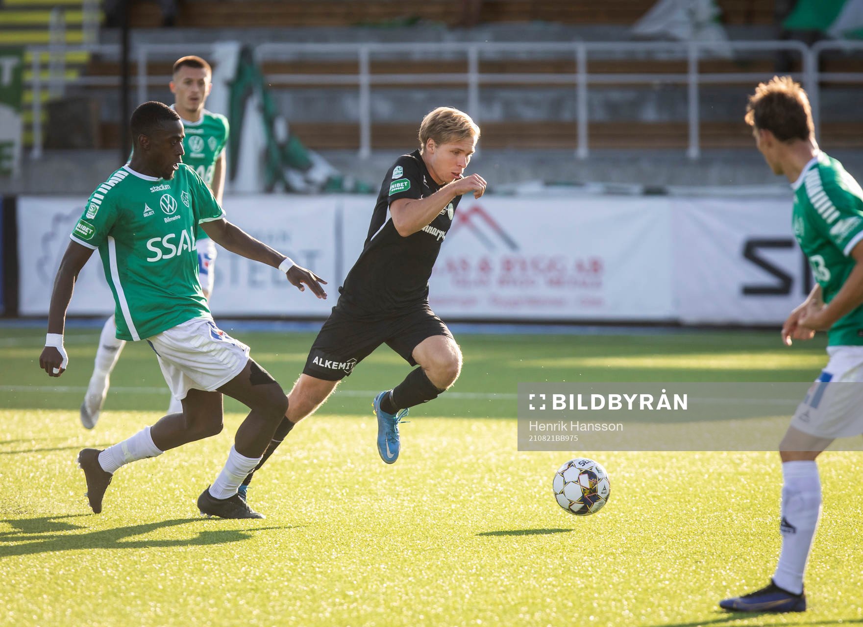 Västerås Samuel Sörman rycker ifrån Brages Adil Titi