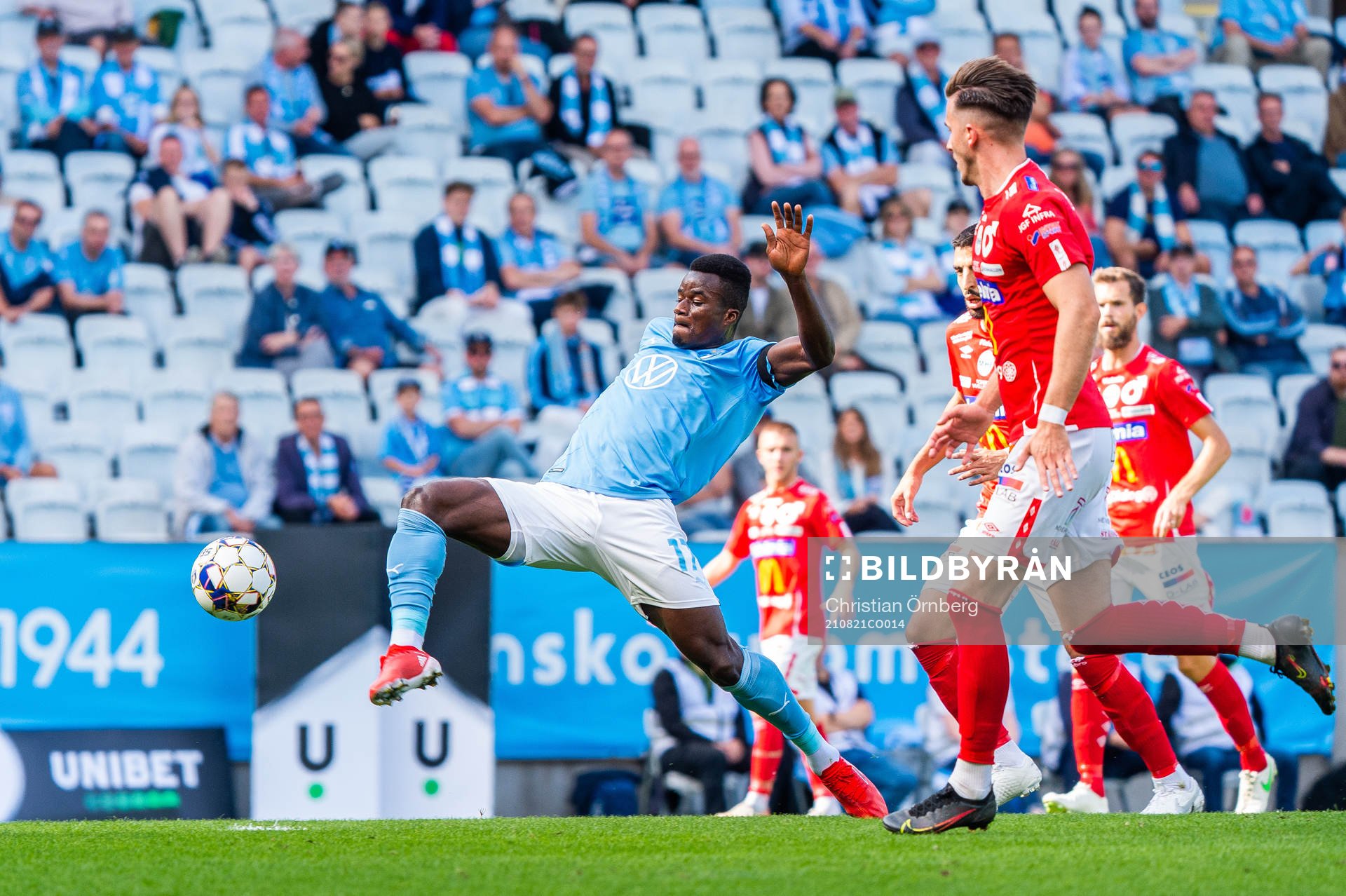 Malmö FFs Malik Abubakari och Degerfors Daniel Janevski