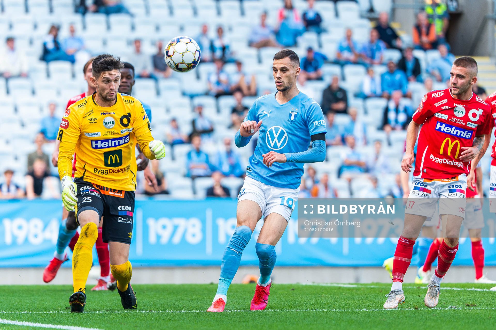 Degerfors Jeffrey Gal och Malmö FFs Veljko Birmancevic