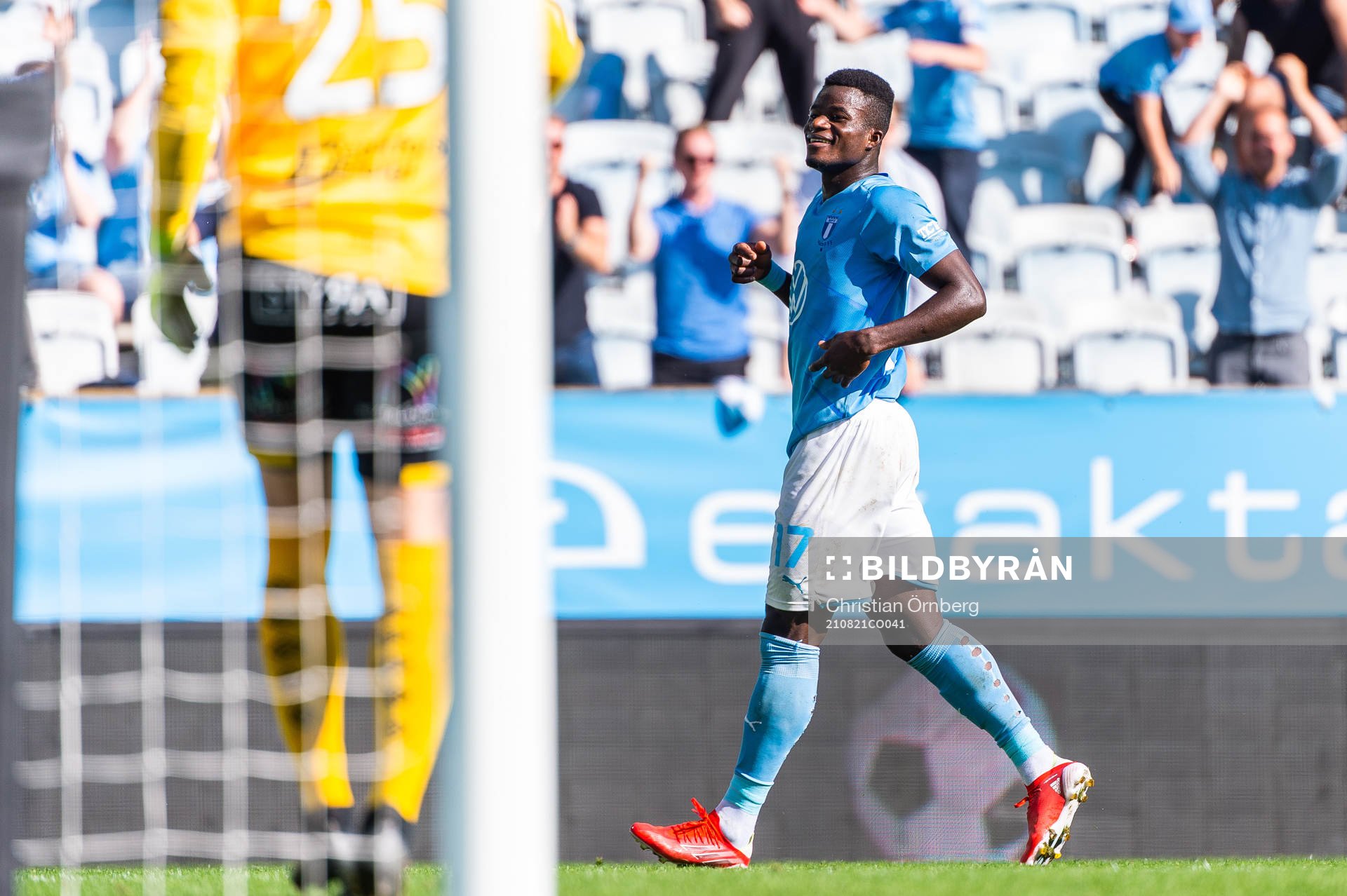 Malmö FFs Malik Abubakari jublar