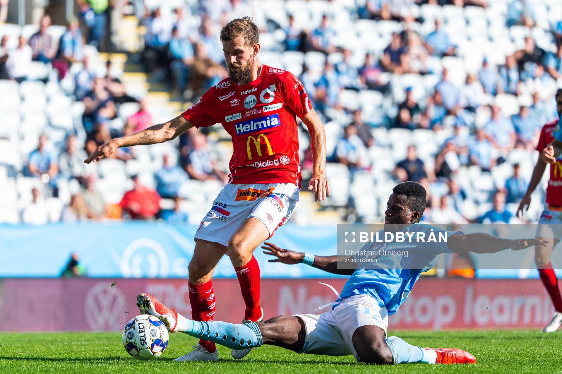 Degerfors Sebastian Olsson och Malmö FFs Malik Abubakari