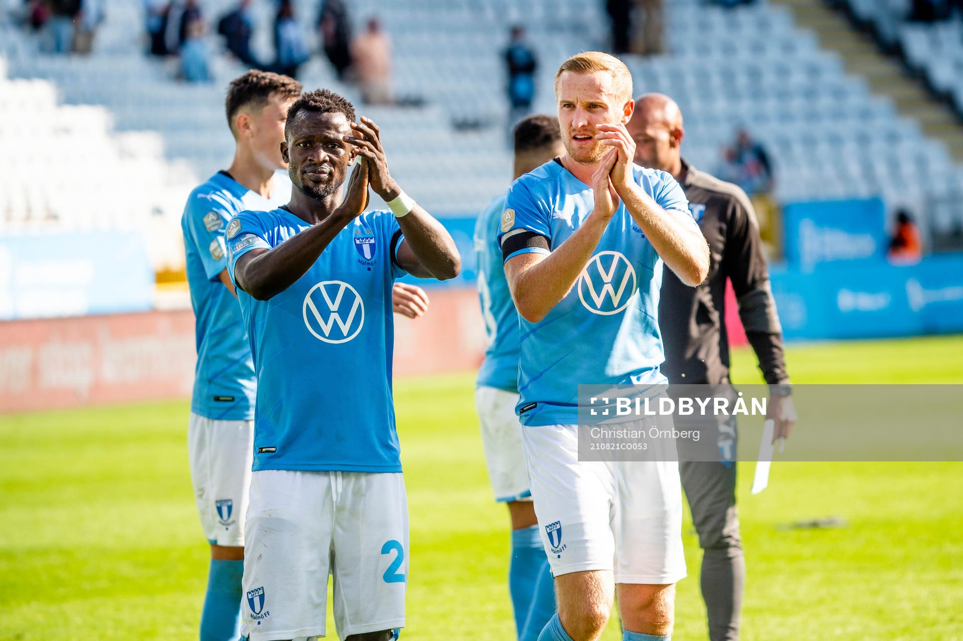 Malmö FFs Bonke Innocent och Franz Brorsson  jublar
