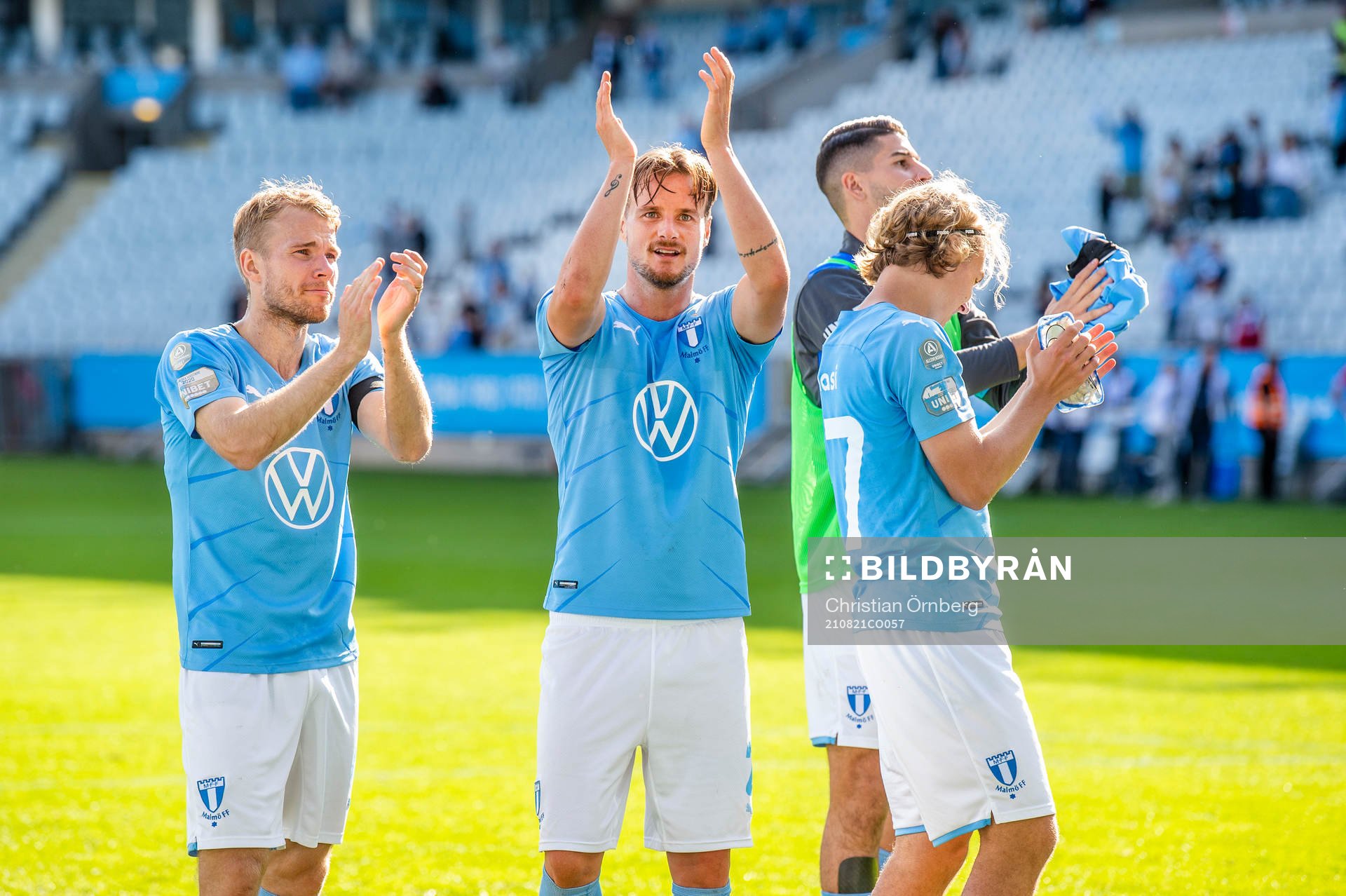 Malmö FFs Oscar Lewicki och Eric Larsson i mitten jublar