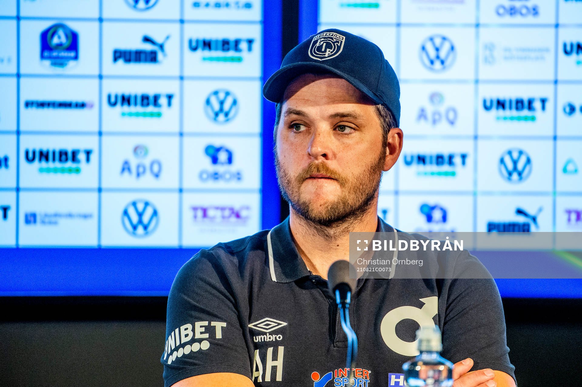 Degerfors tränare Andreas Holmberg på en presskonferens