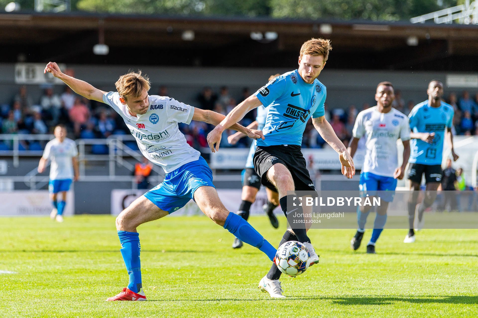 Värnamos Oscar Uddenäs och Landskronas Dennis Olofsson