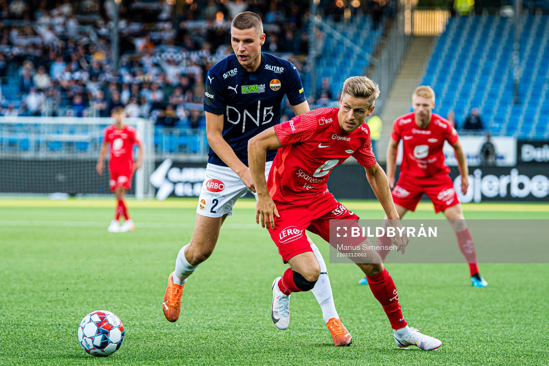 Ari Leifsson of Strømsgodset and Thomas Grøgaard of Brann