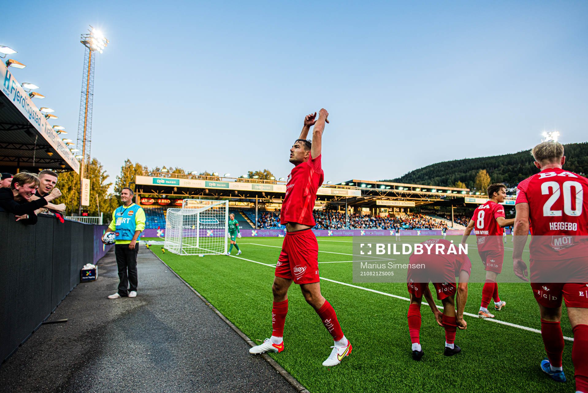 Fredrik Pallesen Knudsen of Brann celebrates