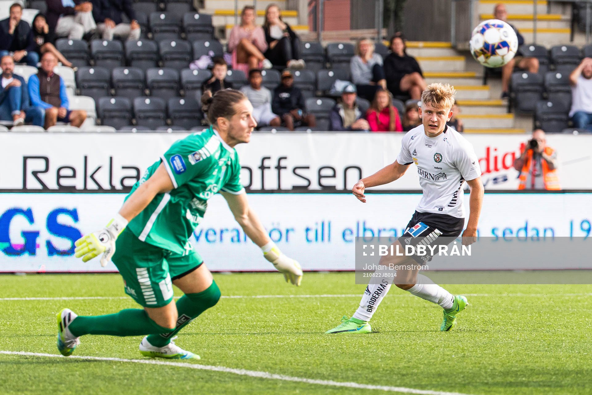 Sirius målvakt David Mitov Nilsson och Örebros Dennis